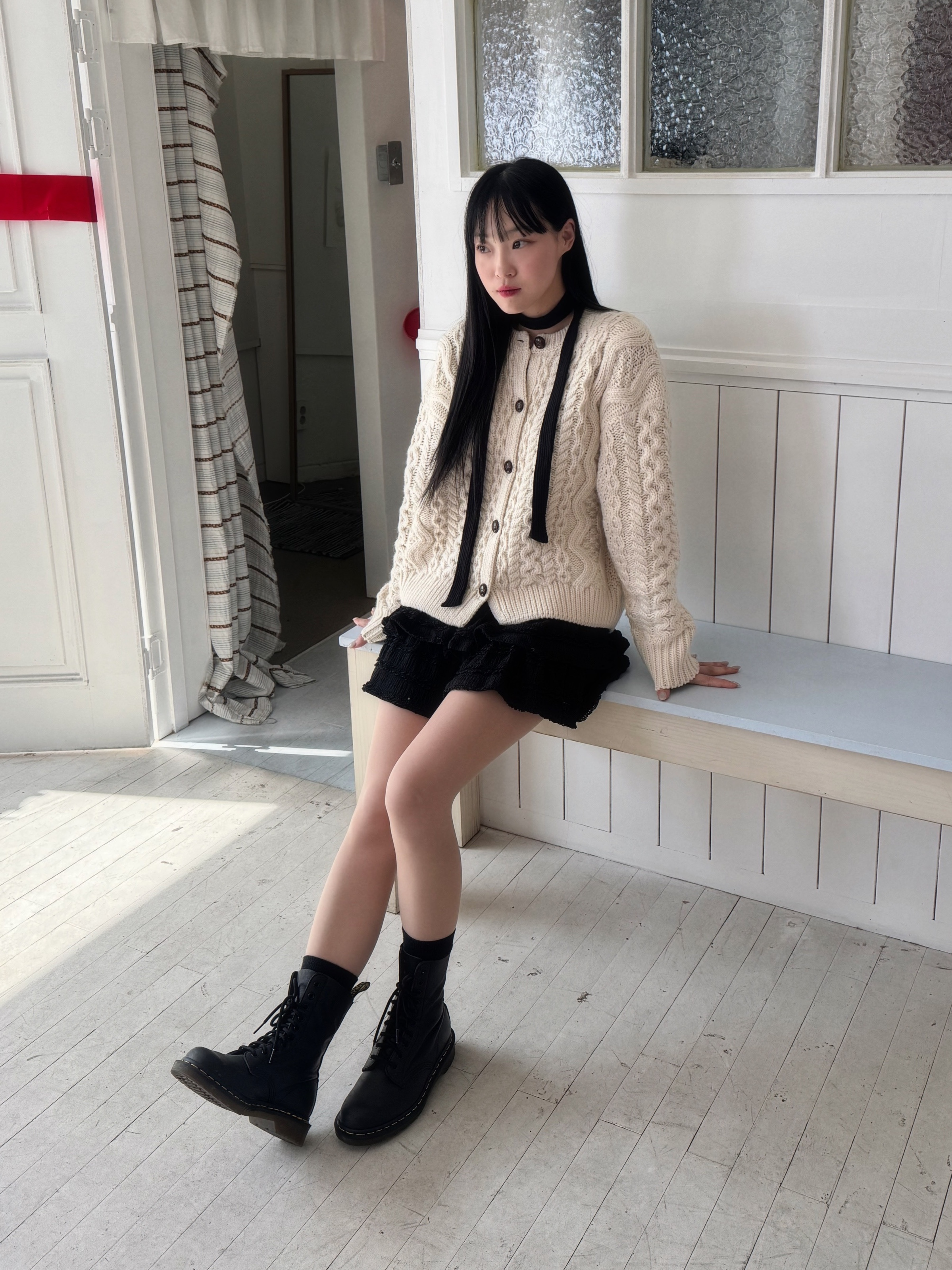(W) Dr. Martens 1490 Virginia Black 착용 스타일
