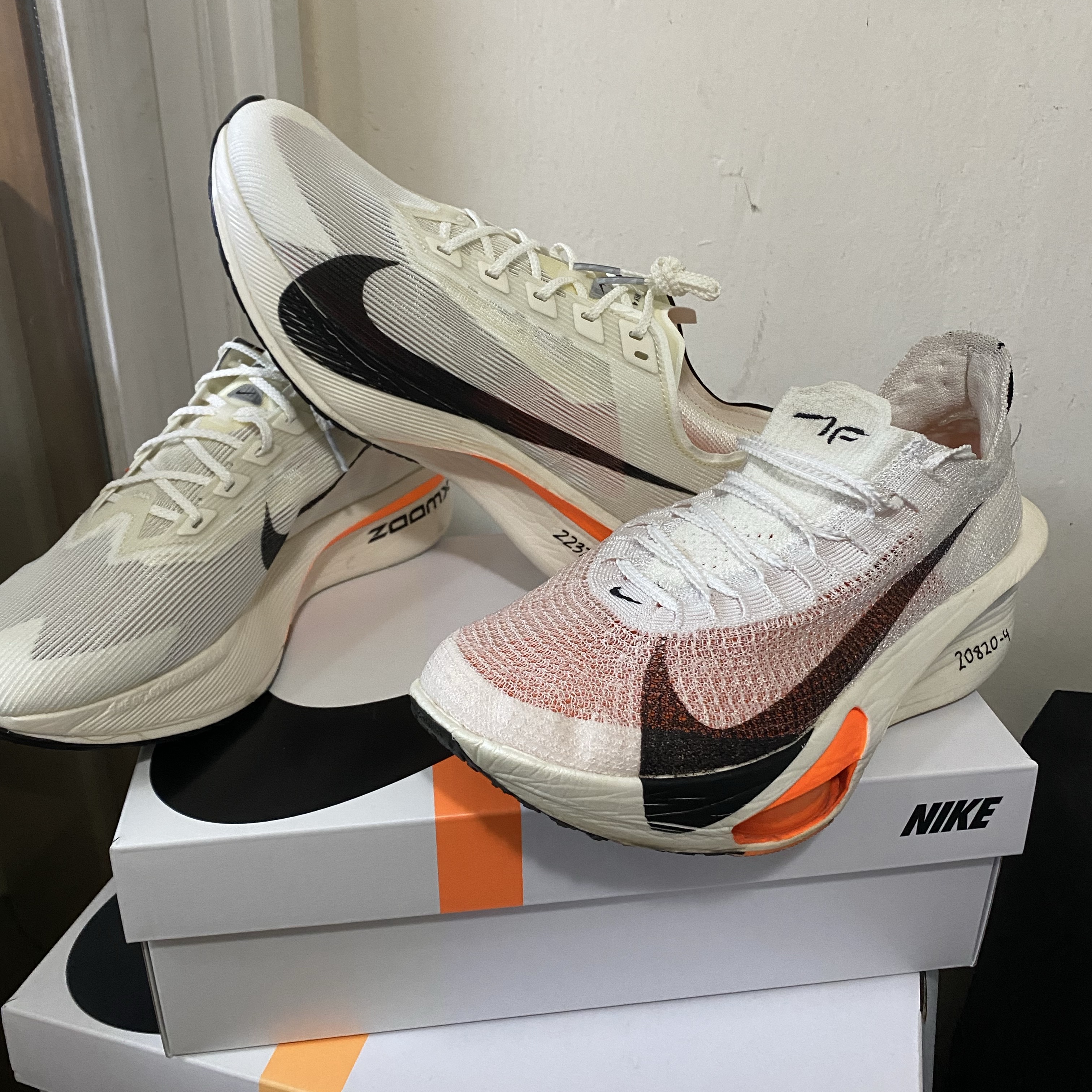 Nike ZoomX Vaporfly Next% 4 Proto Sail Total Orange, Nike Air Zoom Alphafly Next% 3 Proto White Total Orange 착용 스타일