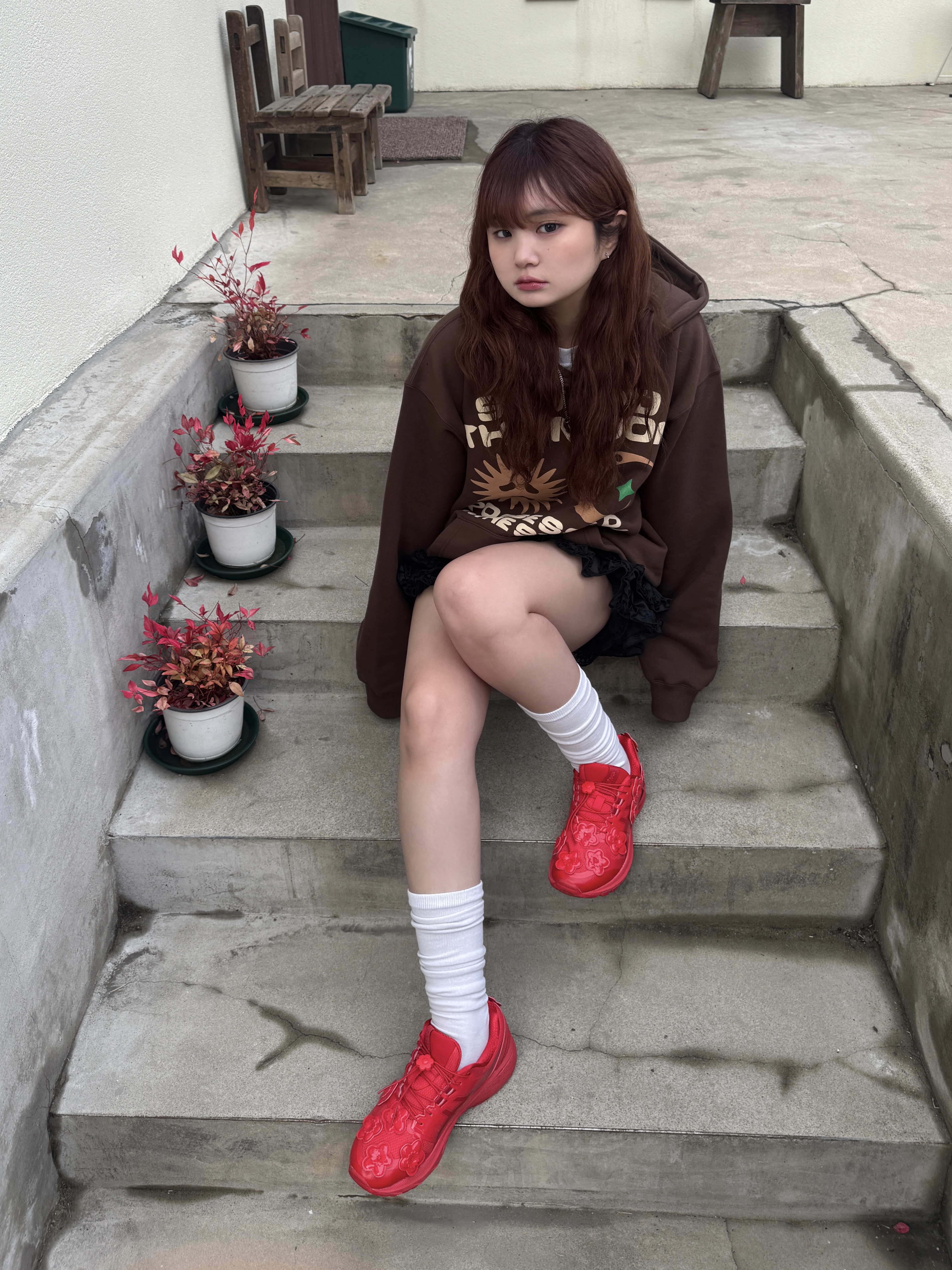 Asics x Cecilie Bahnsen Gel-Terrain Red, POTS All Day Hoodie Brown 착용 스타일 - 4