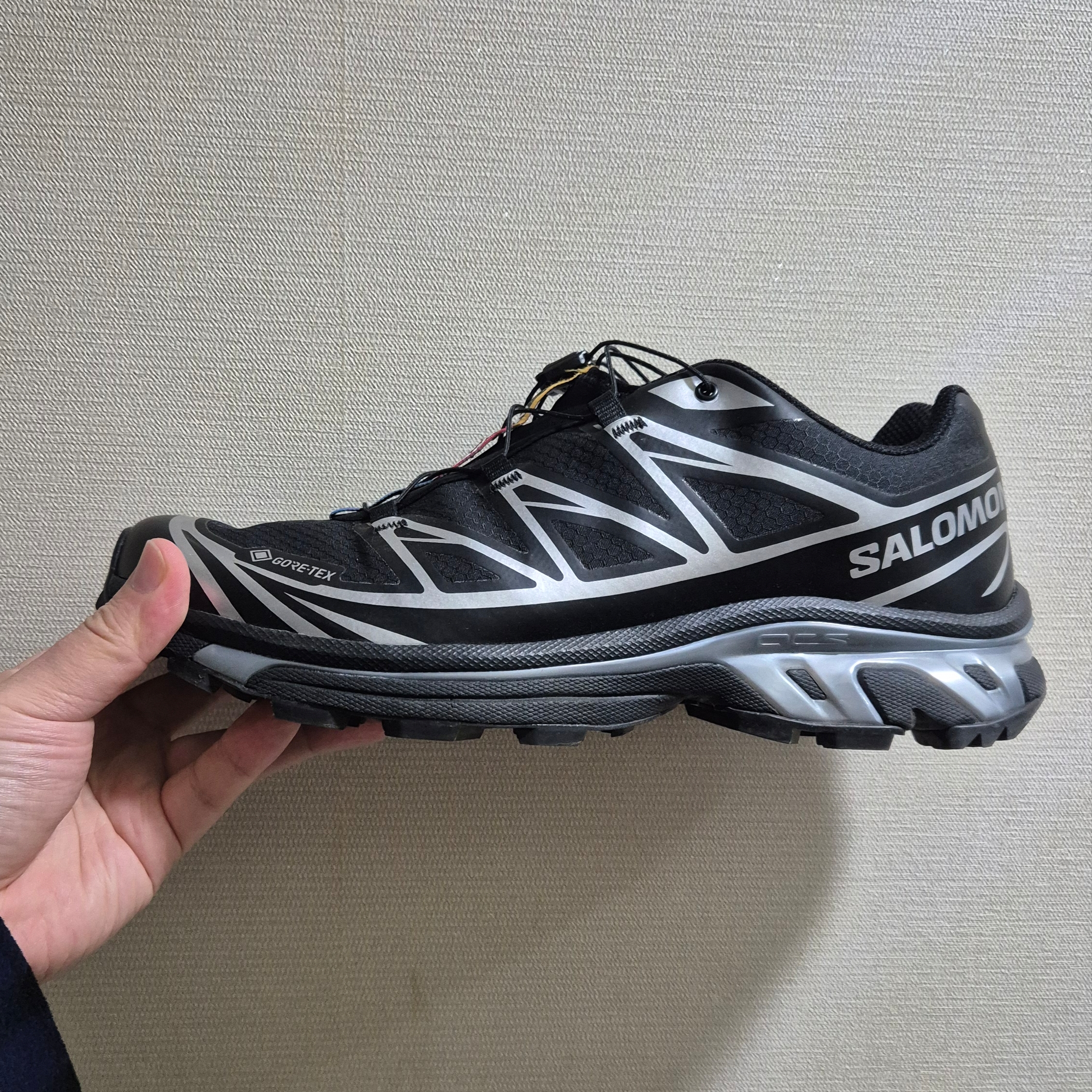 Salomon XT-6 GTX Black Silver 착용 스타일