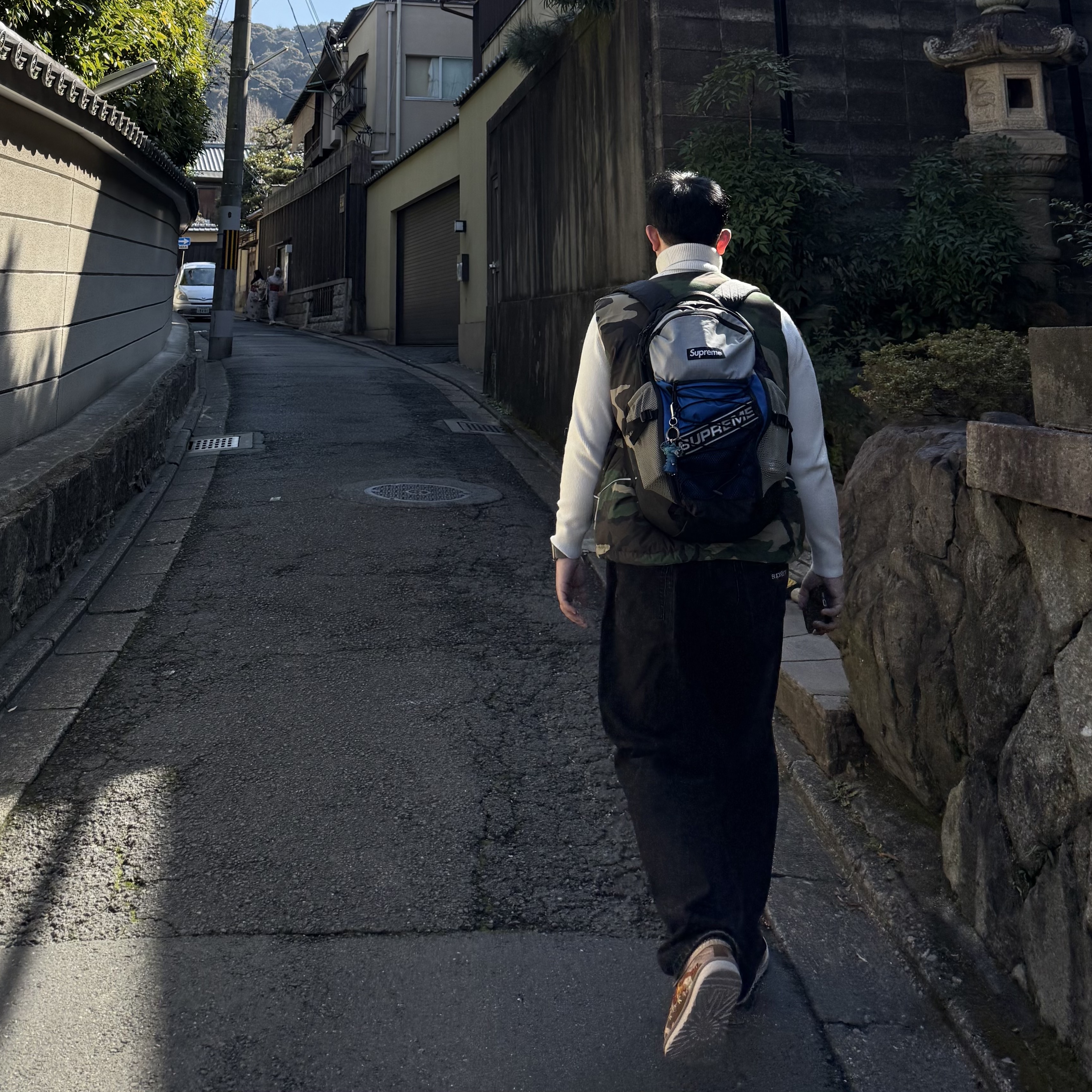 Supreme Backpack Blue - 23FW, UGG x Palace Tasman Slipper Chestnut Camo 착용 스타일