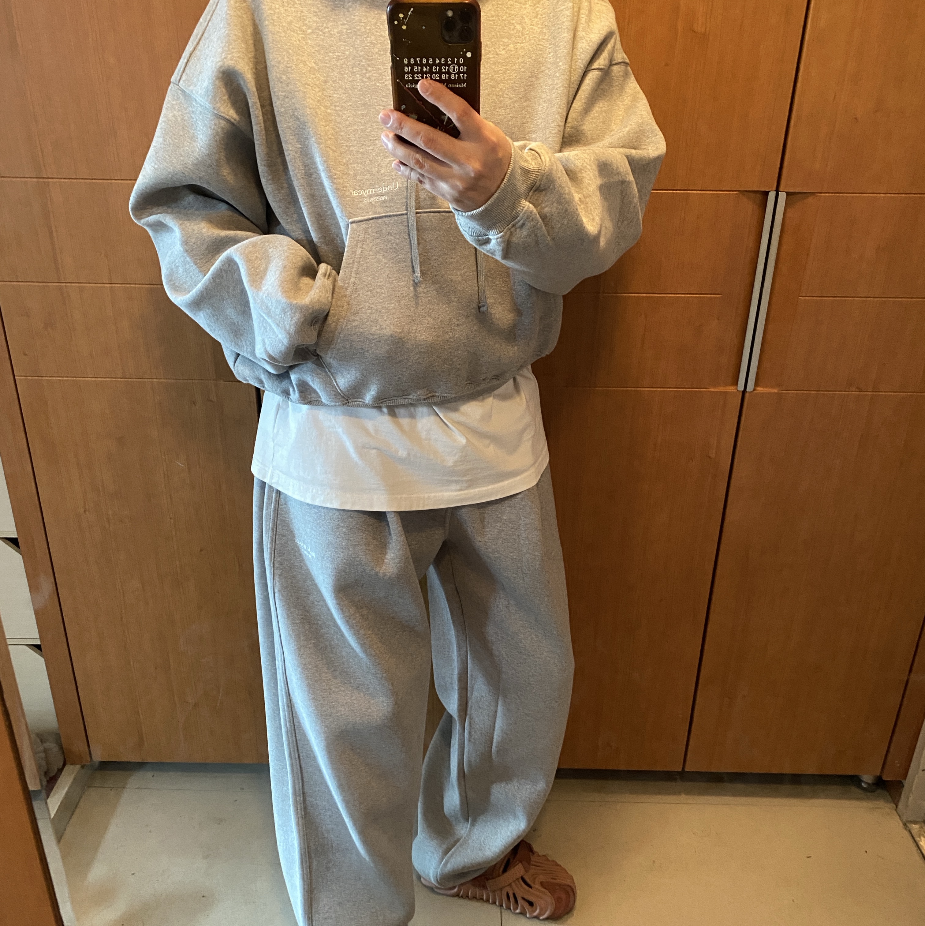 Undermycar Mu.97 Anti Fxxking Logo Play Oversized Bonded Sweat Set-up (Hoodie, Jogger) - Melange Gray 착용 스타일 - 2