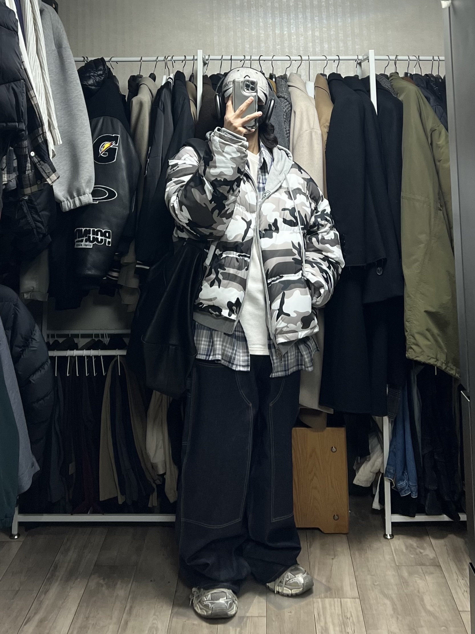 Balenciaga 3XL Sneakers Light Beige, Project G/R Reversible Hooded Puffer Jacket Grey 착용 스타일