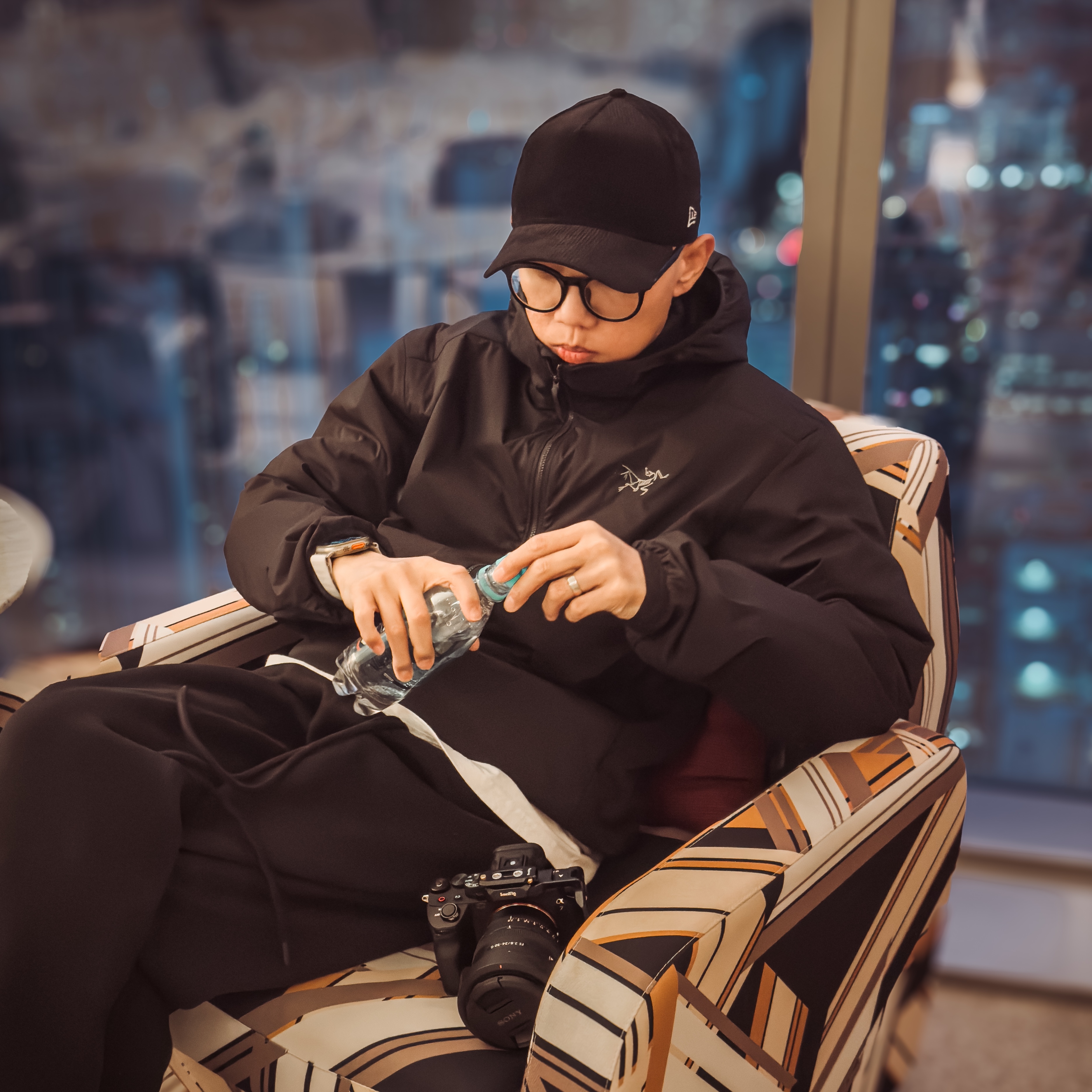 Arc'teryx Atom Hoody Black 착용 스타일 - 2