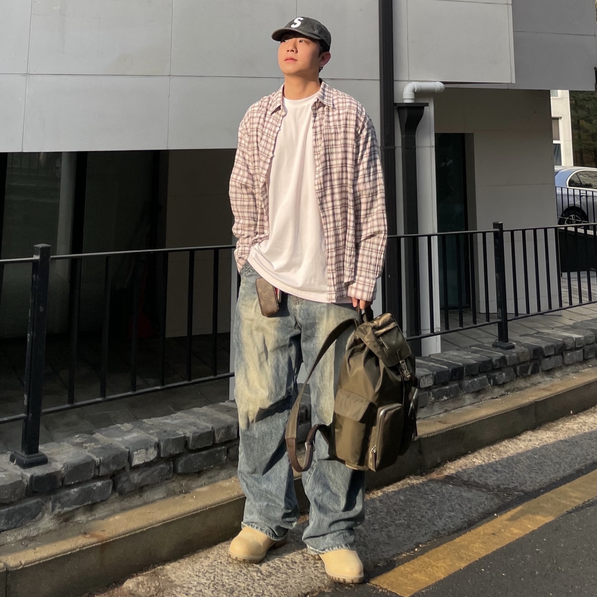 Supreme Pigment Canvas S Logo 6-Panel Black - 23SS 착용 스타일 - 1