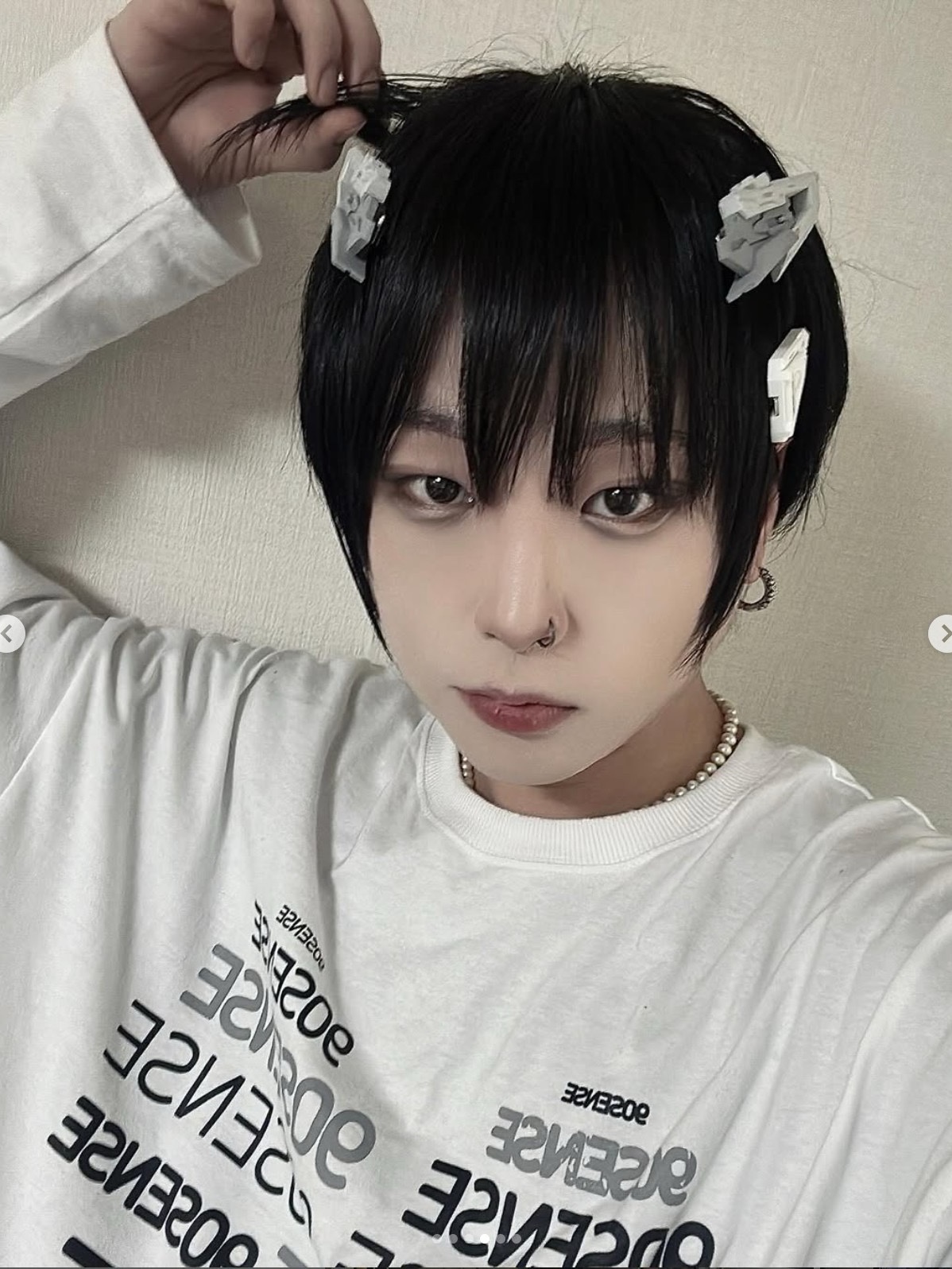 [KREAM 단독] Miuki KairoSync 04 Hair Pin Gray 2ea/set, [KREAM 단독] Miuki KairoSync 01 Hair Pin White 착용 스타일