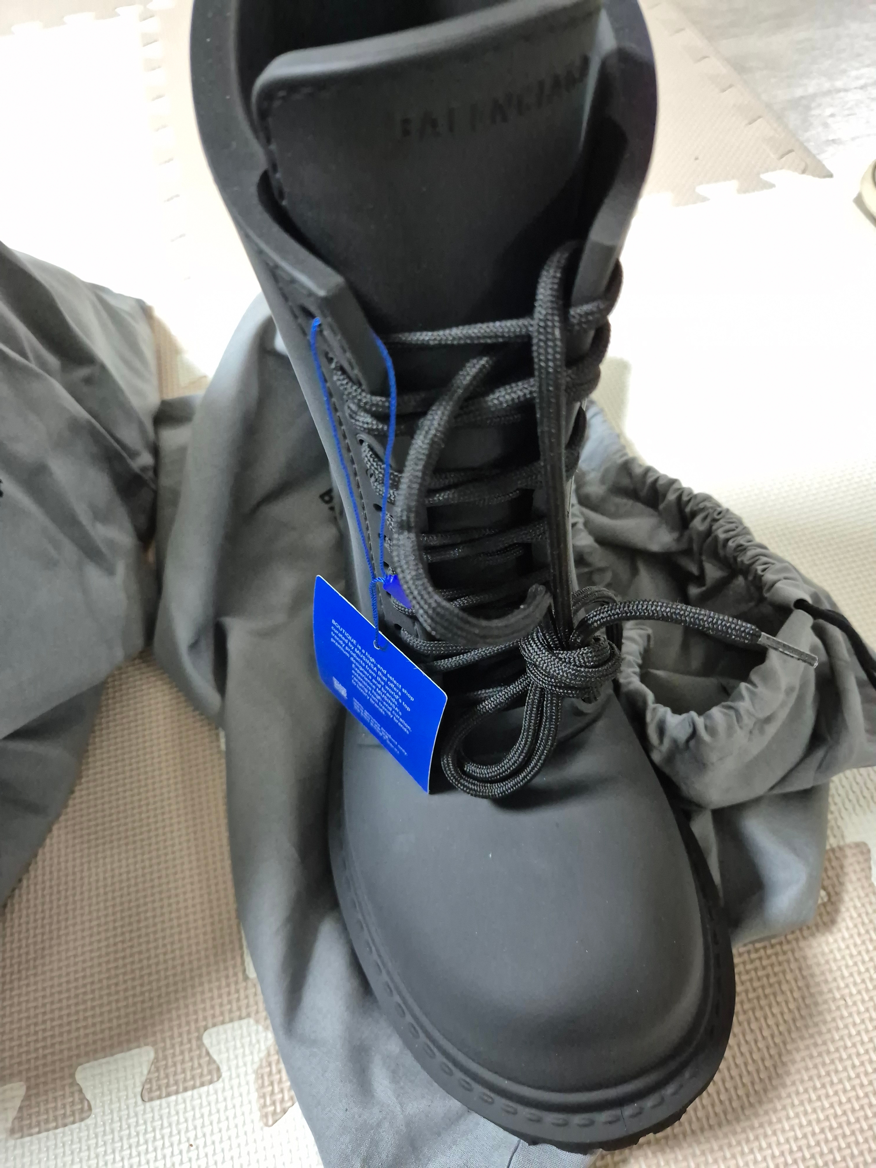Balenciaga XL Army Boots Full Eva Black 착용 스타일 - 2