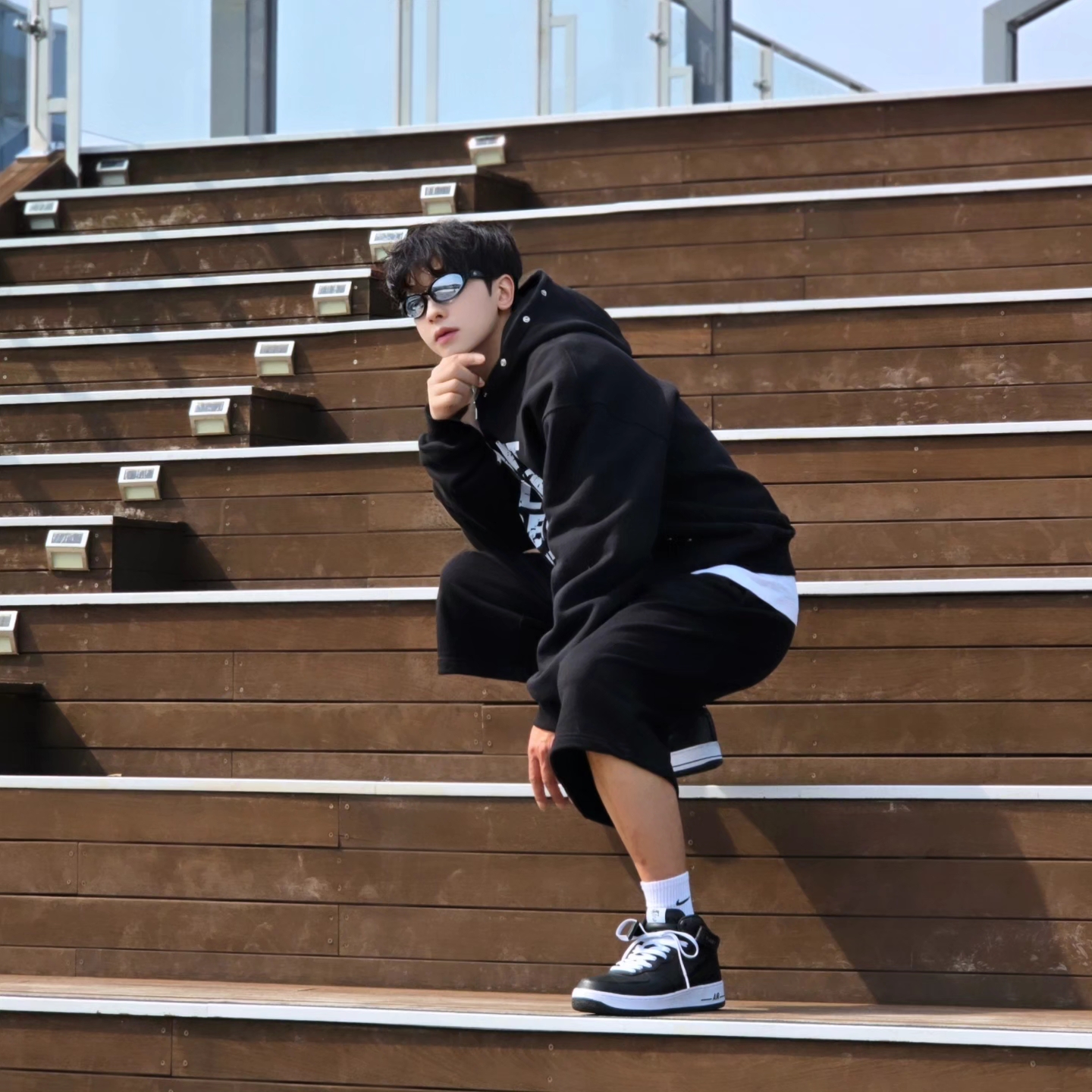 Nike x Stussy Air Force 1 '07 Mid SP Black 착용 스타일 - 1