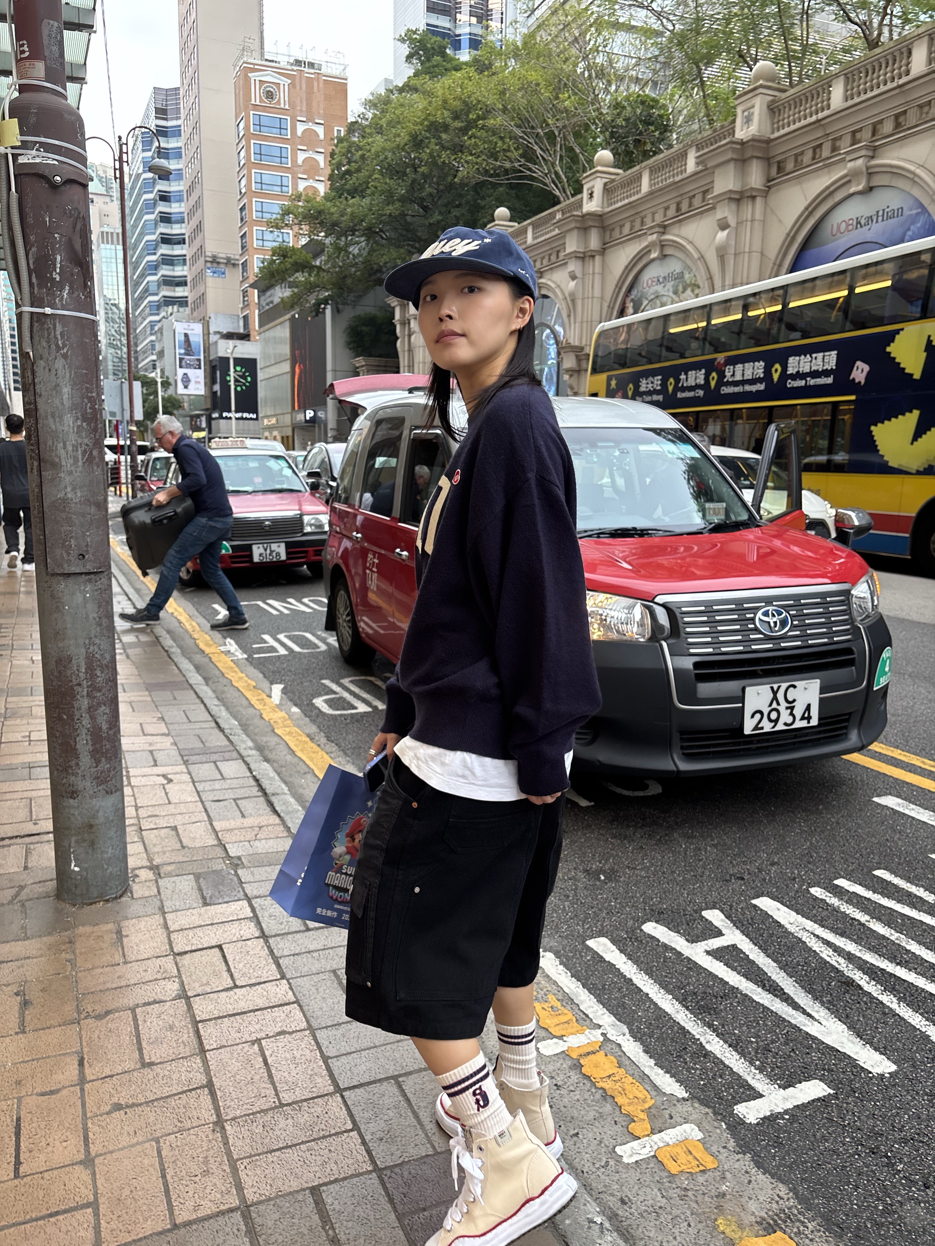 Maison Mihara Yasuhiro Peterson OG Sole Canvas High-top Sneakers Natural, Huey Applique Cap Navy 착용 스타일 - 1