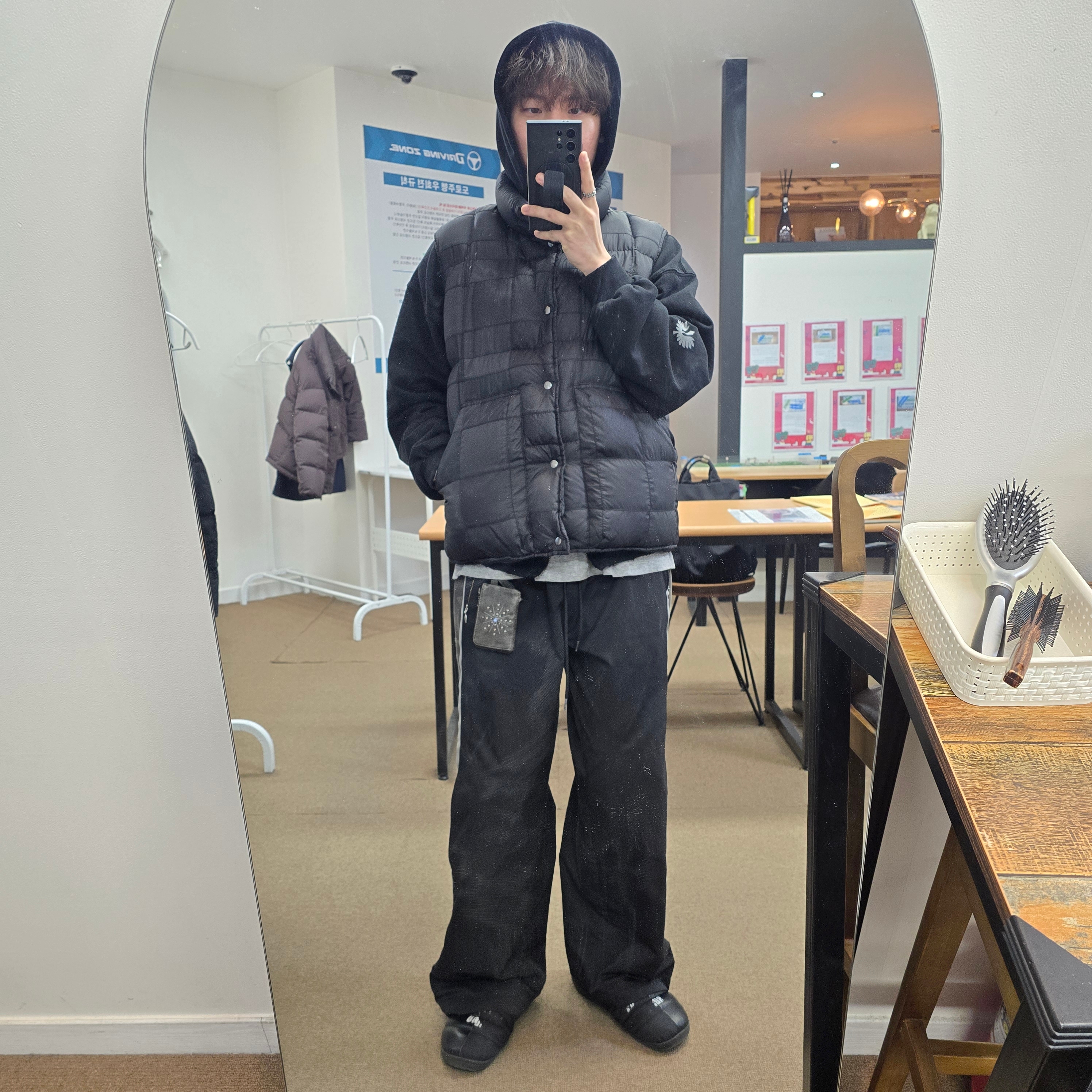 Polyteru Patched Down Puffer Vest Black, Polyteru 1011 Nylon Track Pants Side Camou Black 착용 스타일 - 2