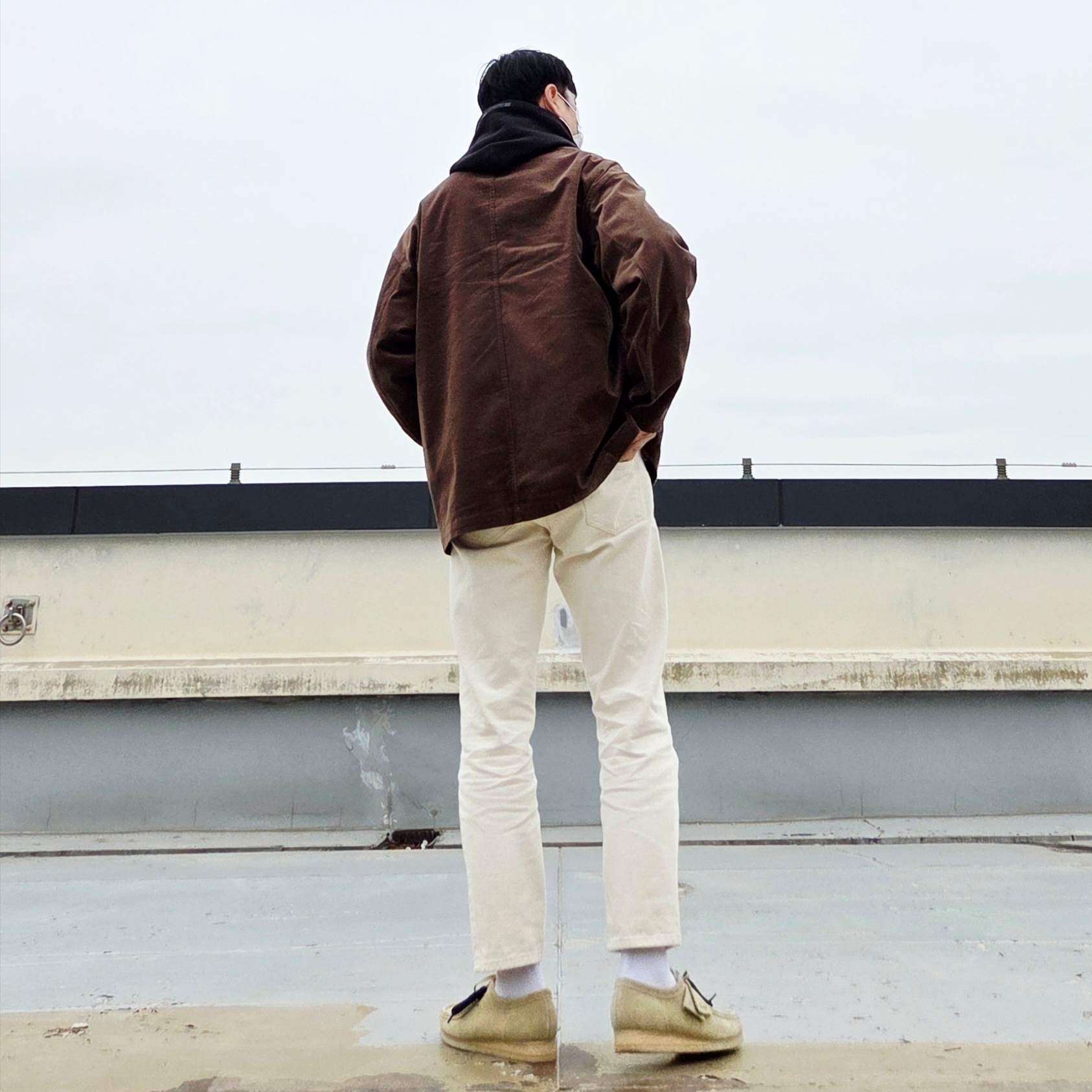 Clarks Wallabee Maple Suede, Essentials Pull-Over Hoodie Black - 21SS 착용 스타일 - 6
