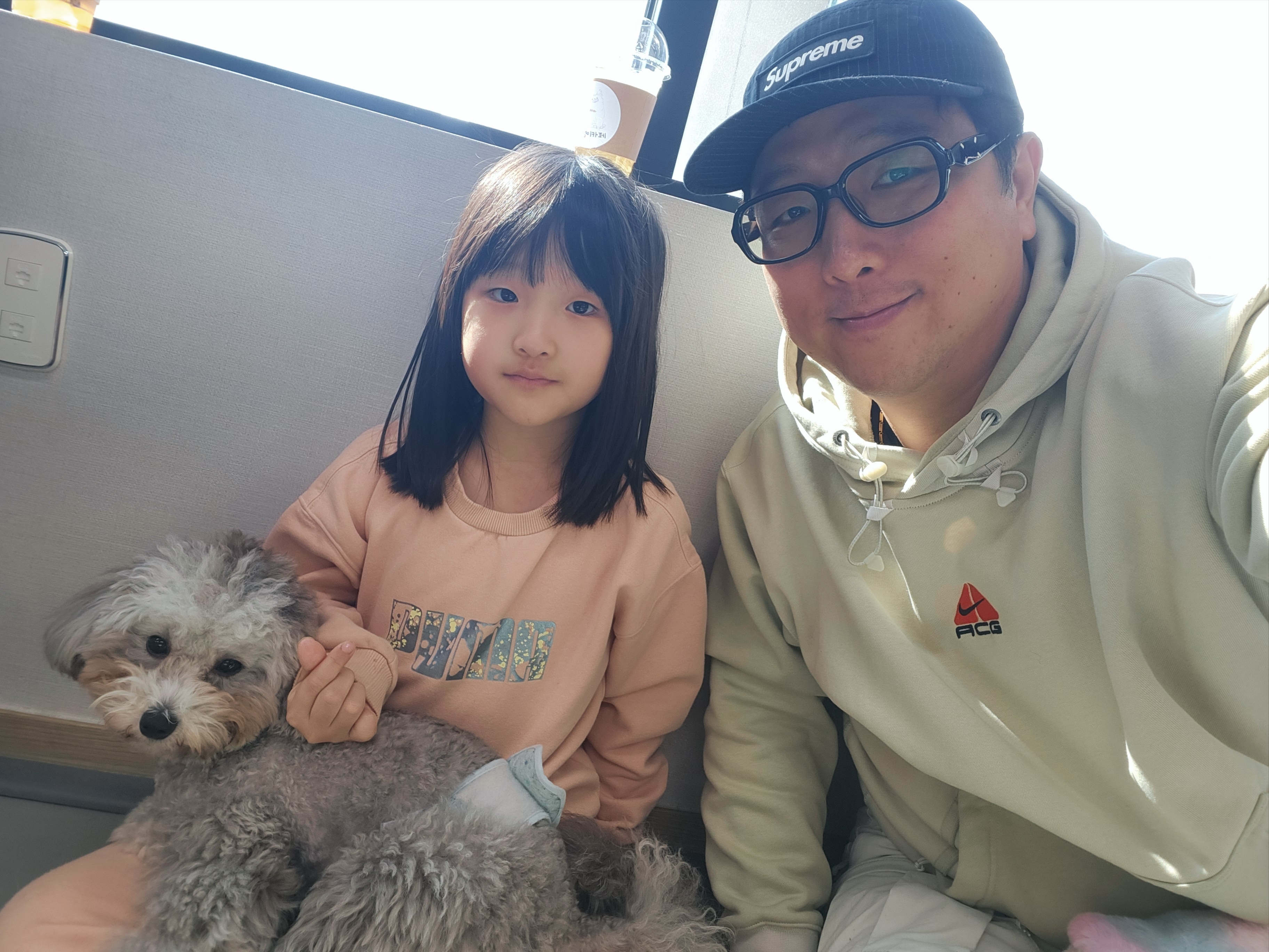 나이키 ACG 써마핏 풀오버 플리스 후드 라이트 본 - 아시아, 슈프림 리플렉티브 립스탑 캠프캡 블랙 - 24SS 착용 스타일 - 1