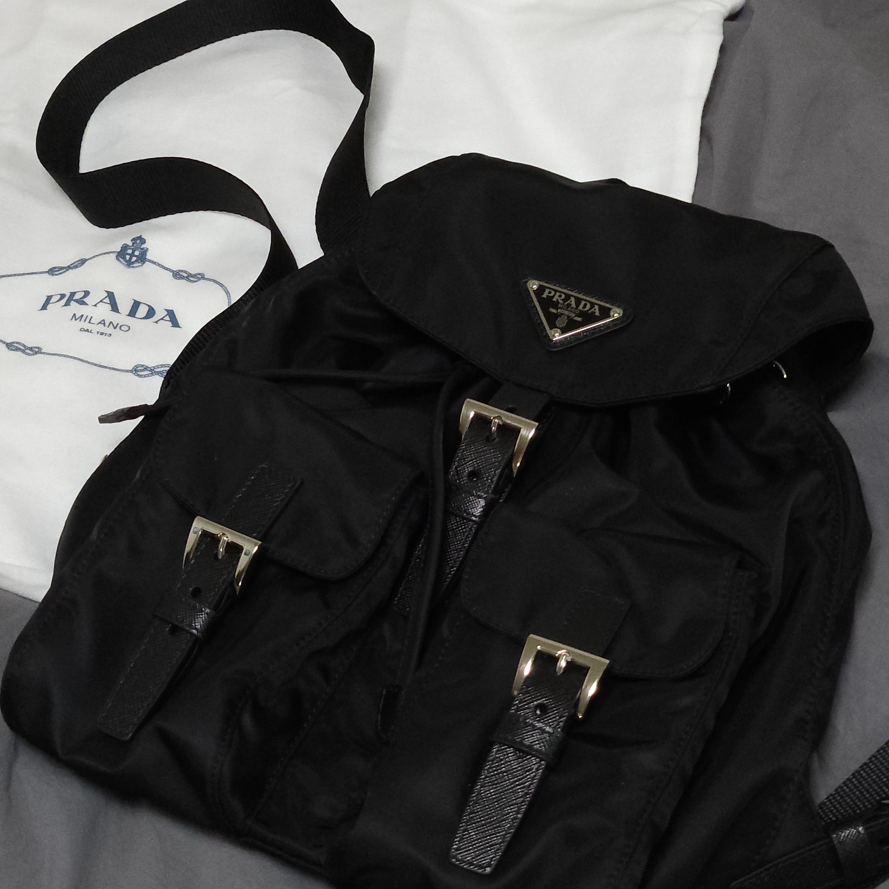 Prada Re-Nylon Small Backpack Black 착용 스타일