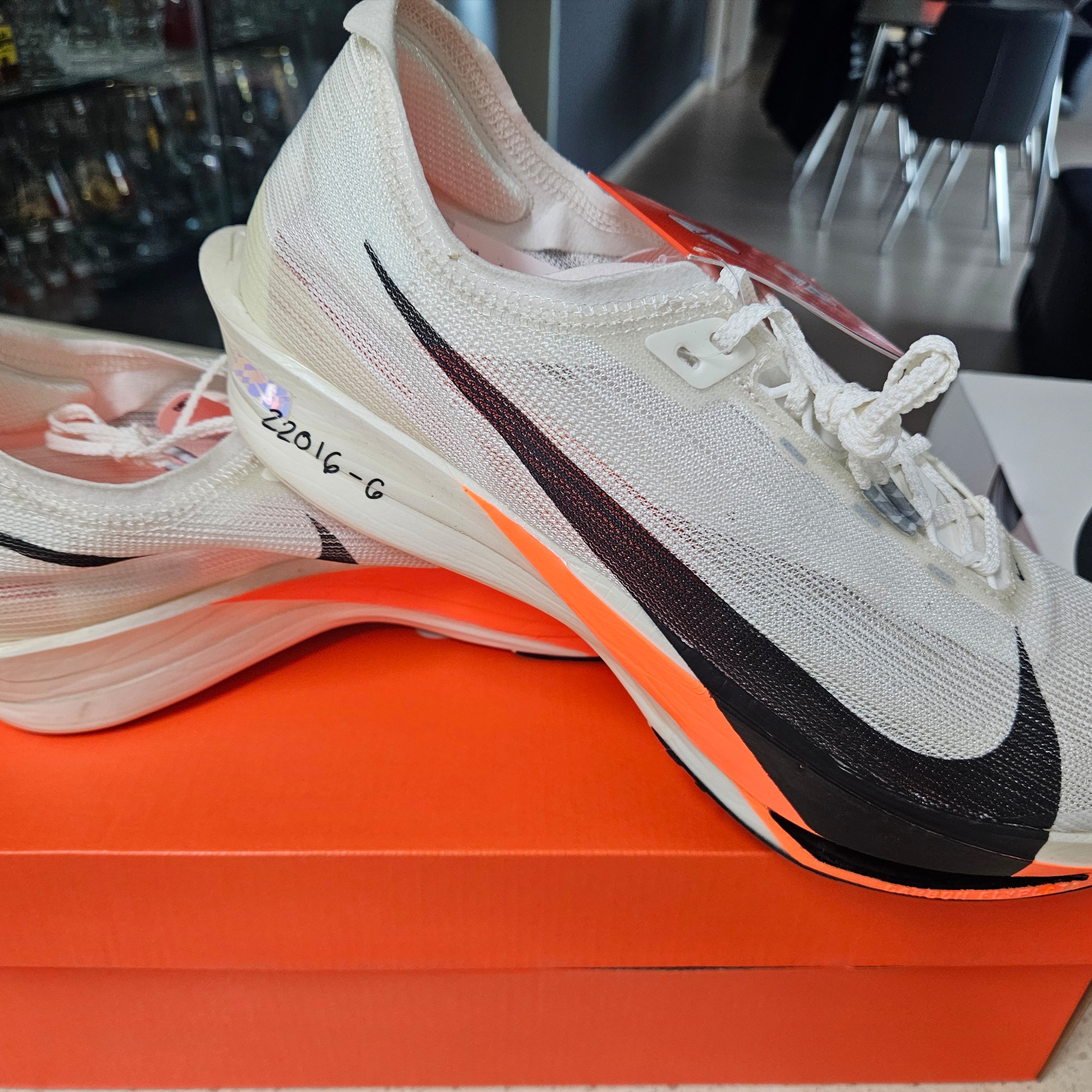 Nike ZoomX Streakfly 2 Proto Sail Total Orange, Nike ZoomX Vaporfly Next% 4 Proto Sail Total Orange 착용 스타일 - 1