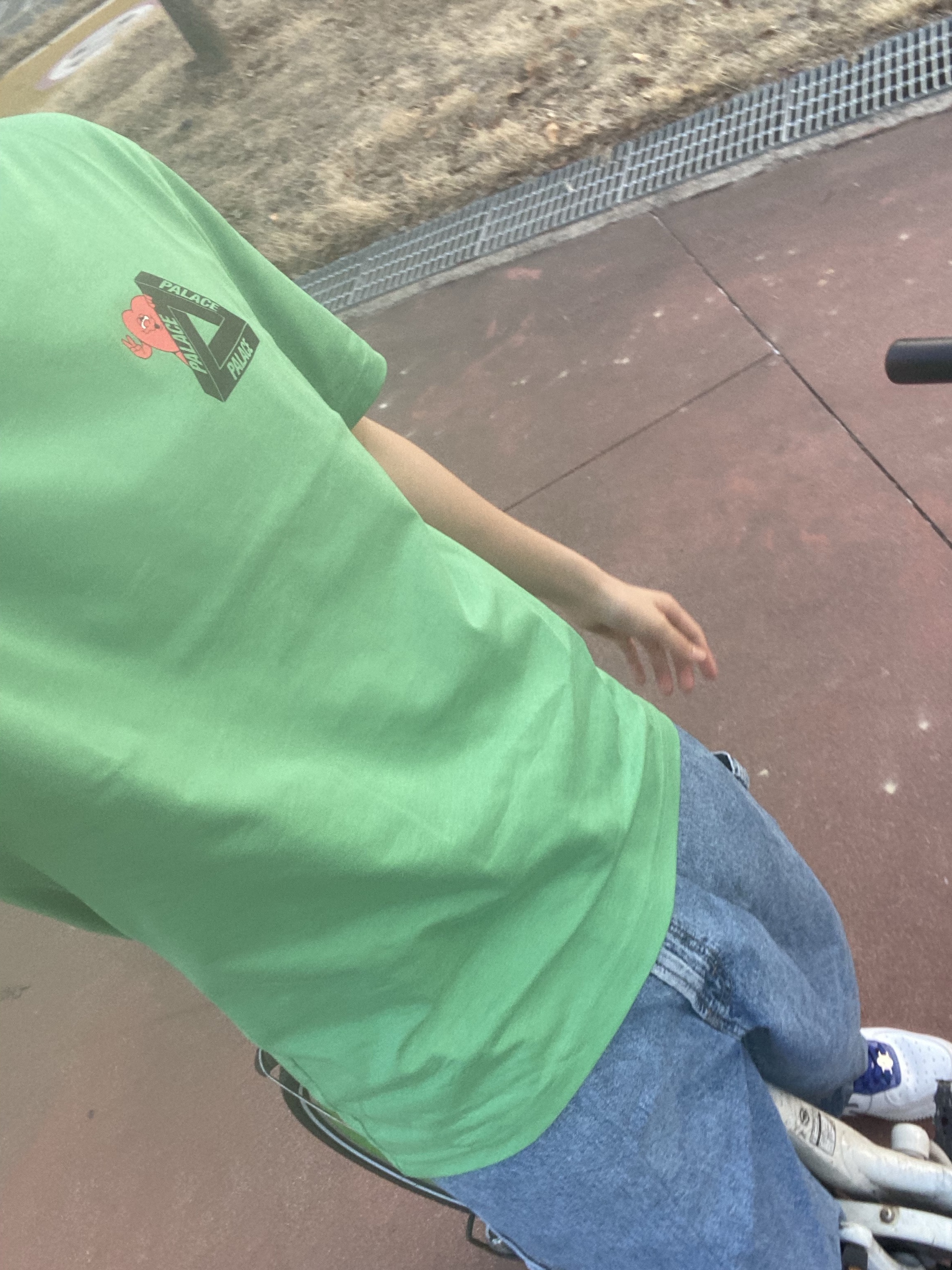 BAPE ABC Camo College T-Shirt White Blue, Palace Tri-Hearts T-Shirt Sweet Pea Green - 24SS 착용 스타일 - 2