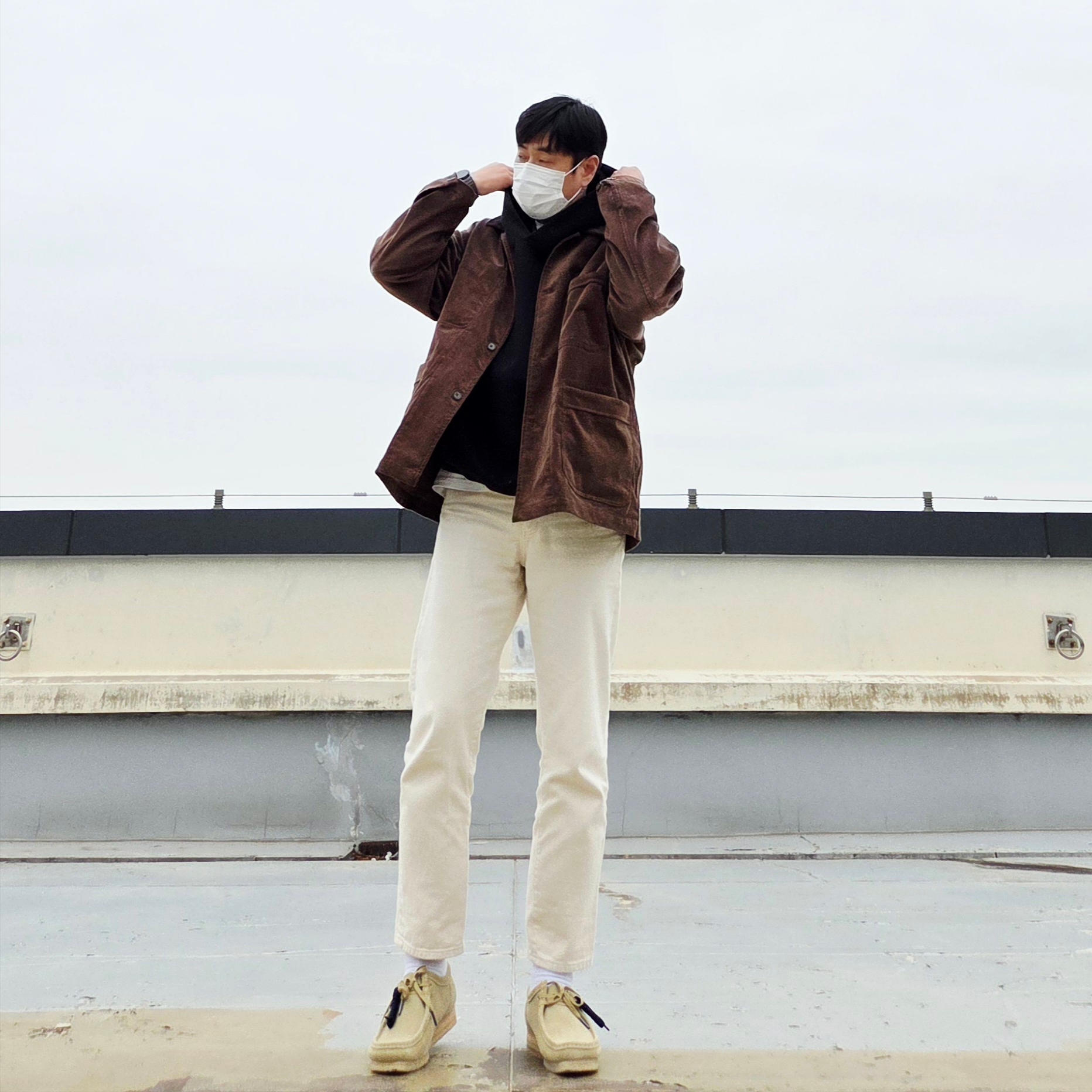 Clarks Wallabee Maple Suede, Essentials Pull-Over Hoodie Black - 21SS 착용 스타일 - 1