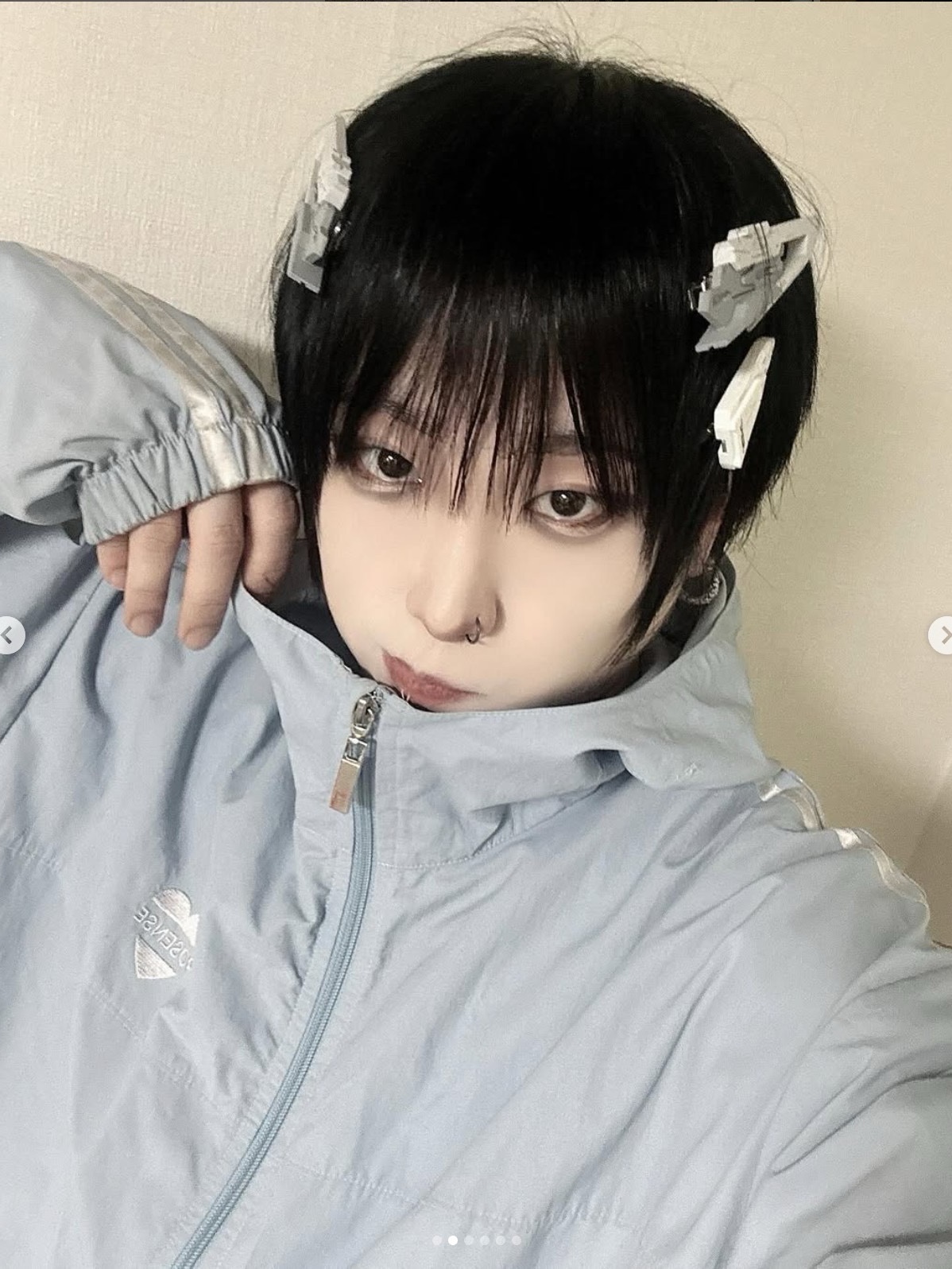 [KREAM 단독] Miuki KairoSync 04 Hair Pin Gray 2ea/set, [KREAM 단독] Miuki KairoSync 01 Hair Pin White 착용 스타일