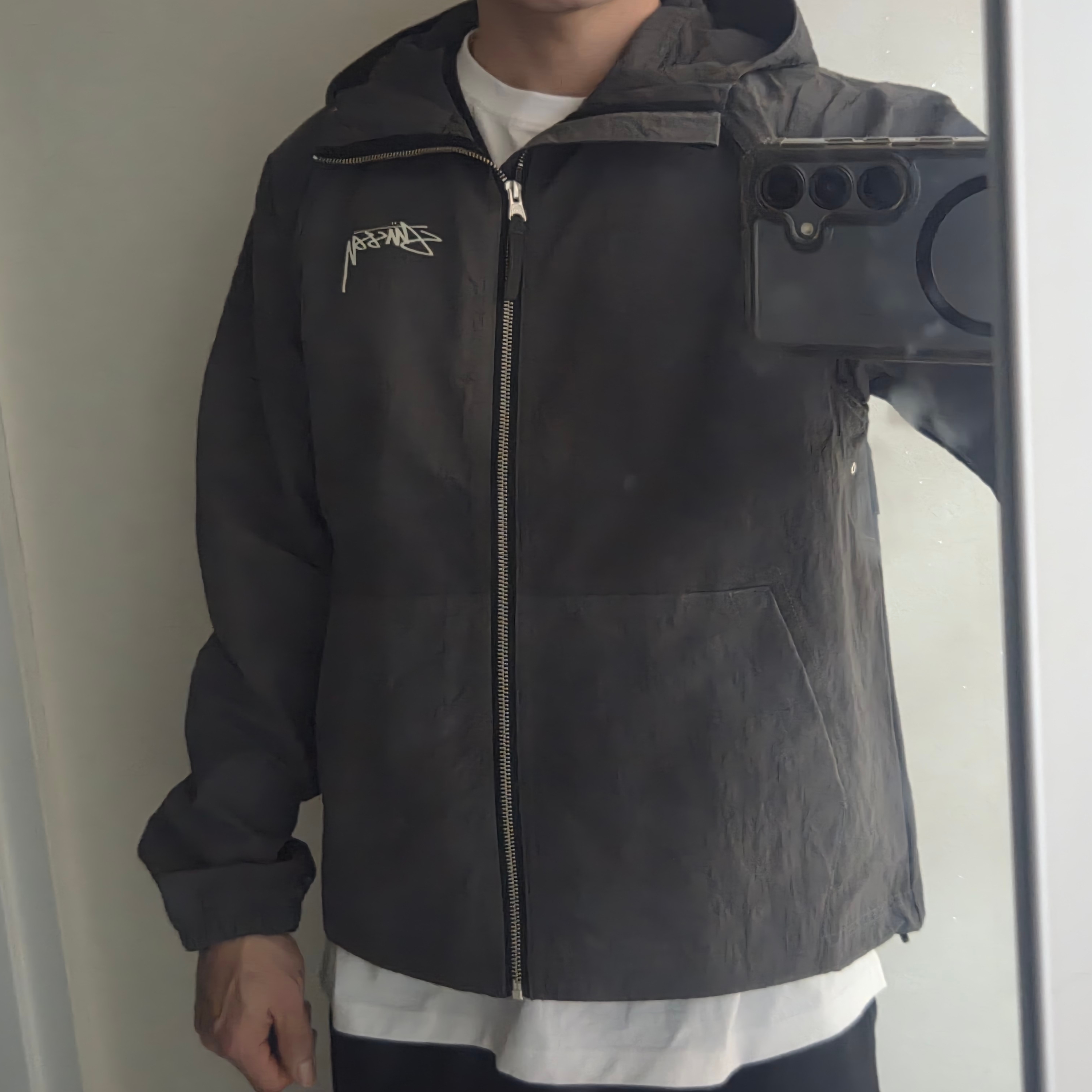 Stussy Wave Dye Beach Shell Jacket Black 착용 스타일