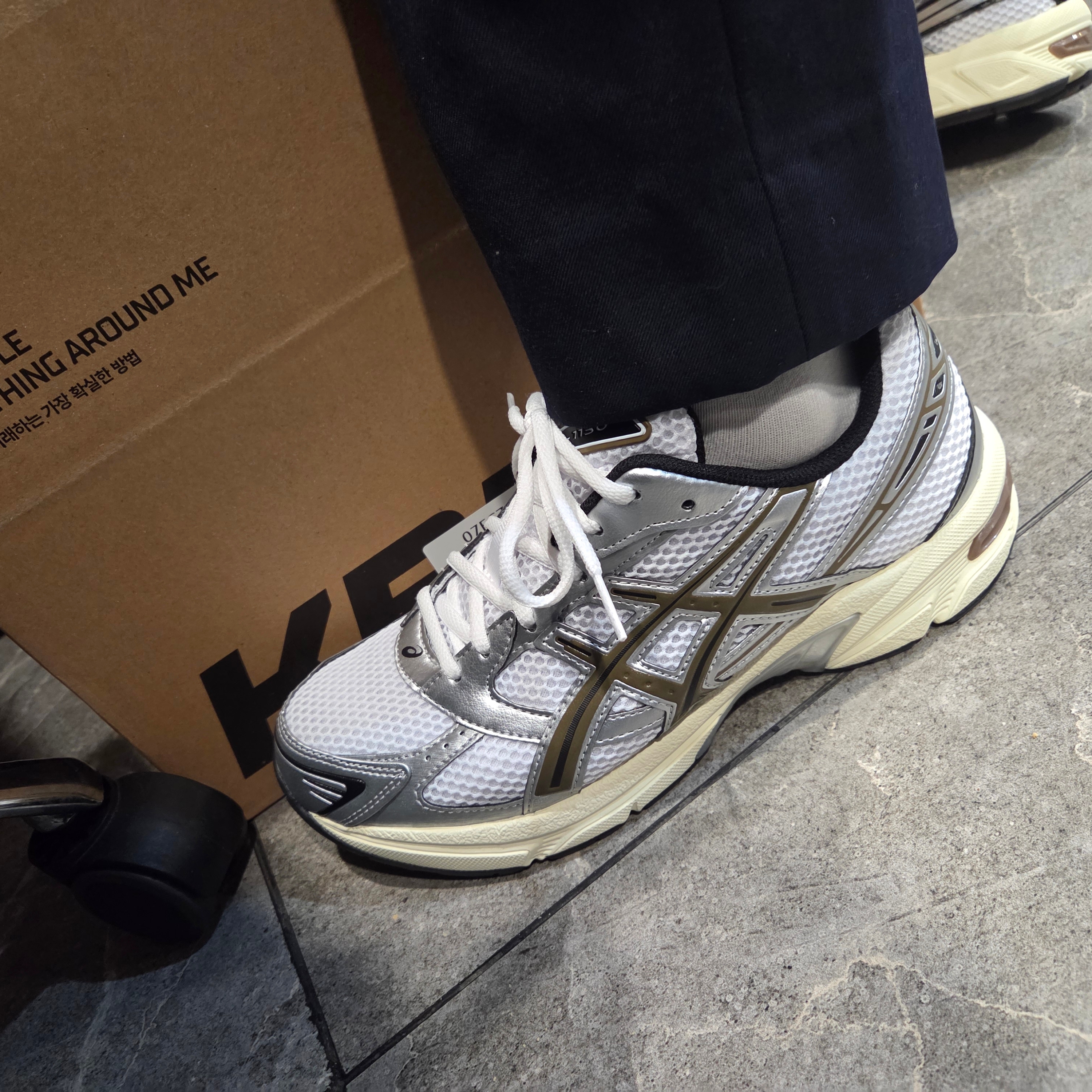 Asics Gel-1130 White Clay Canyon 착용 스타일