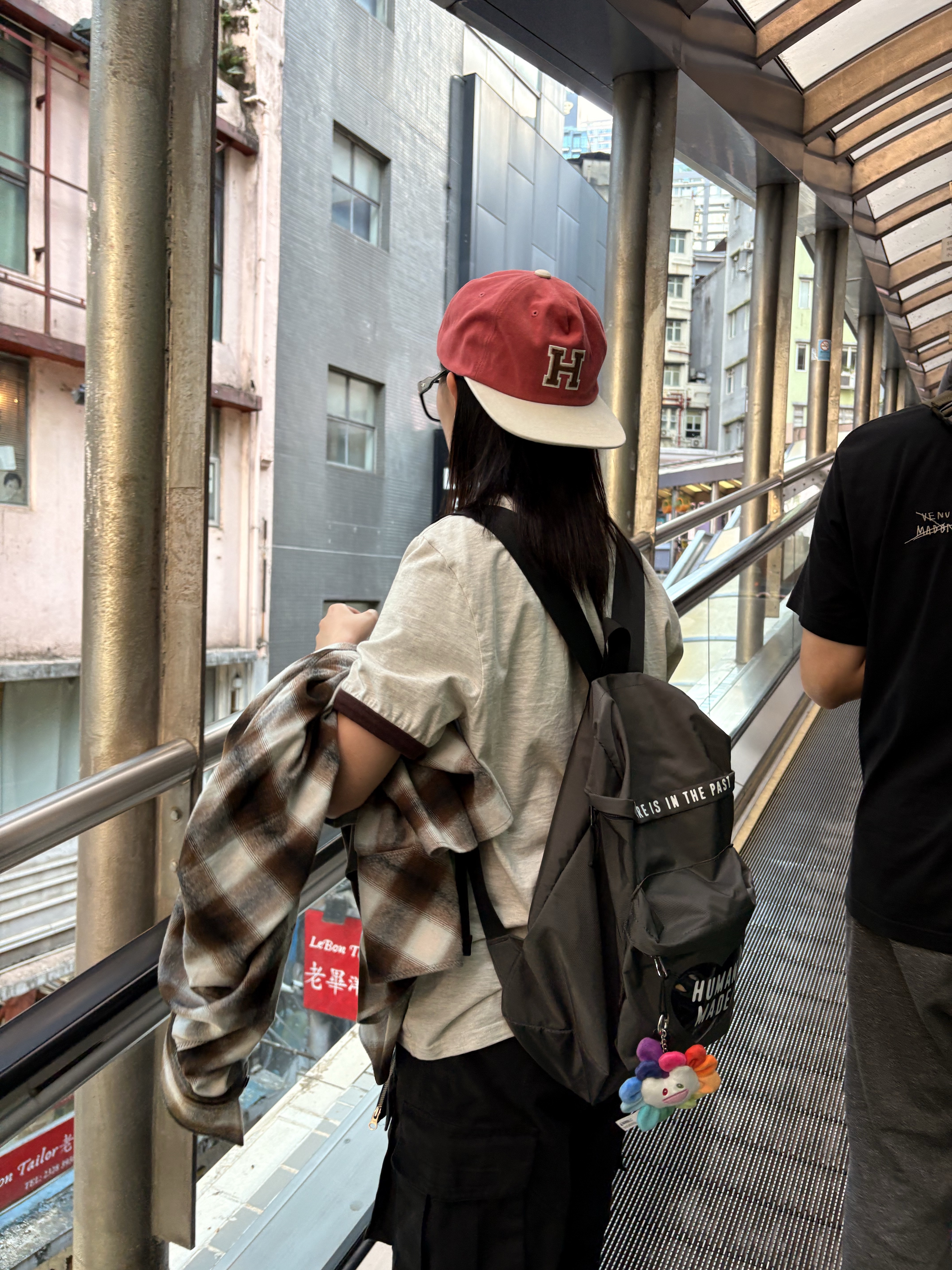 Huey H Patch Two Tone Cap Pink, Human Made Backpack Gray 착용 스타일 - 2