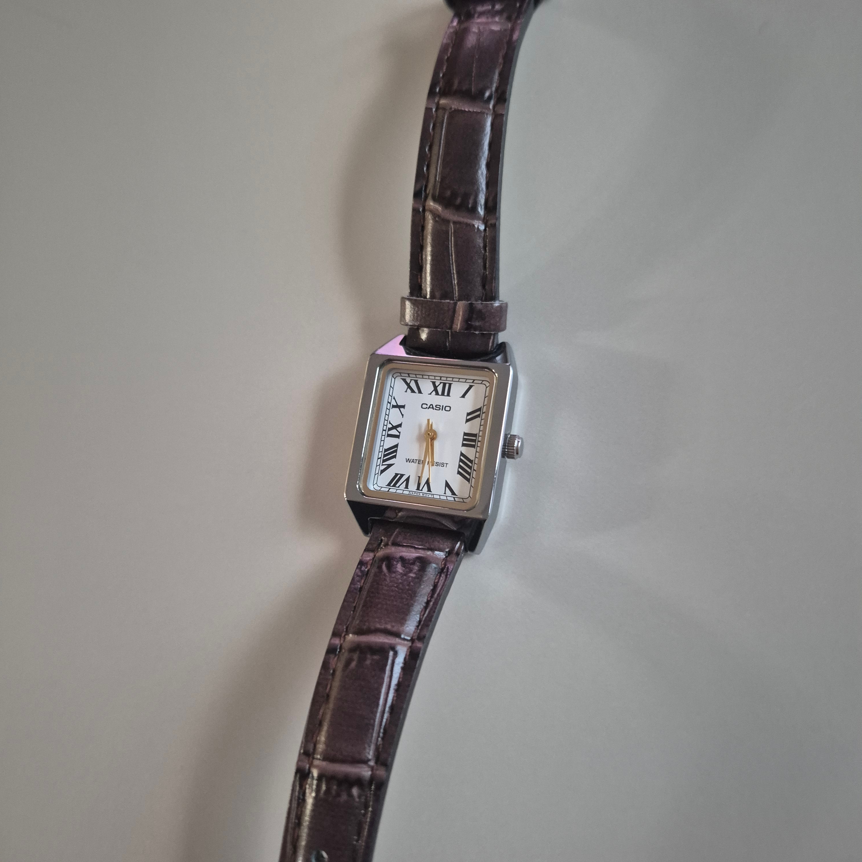 Casio LTP-V007L-7B2 착용 스타일