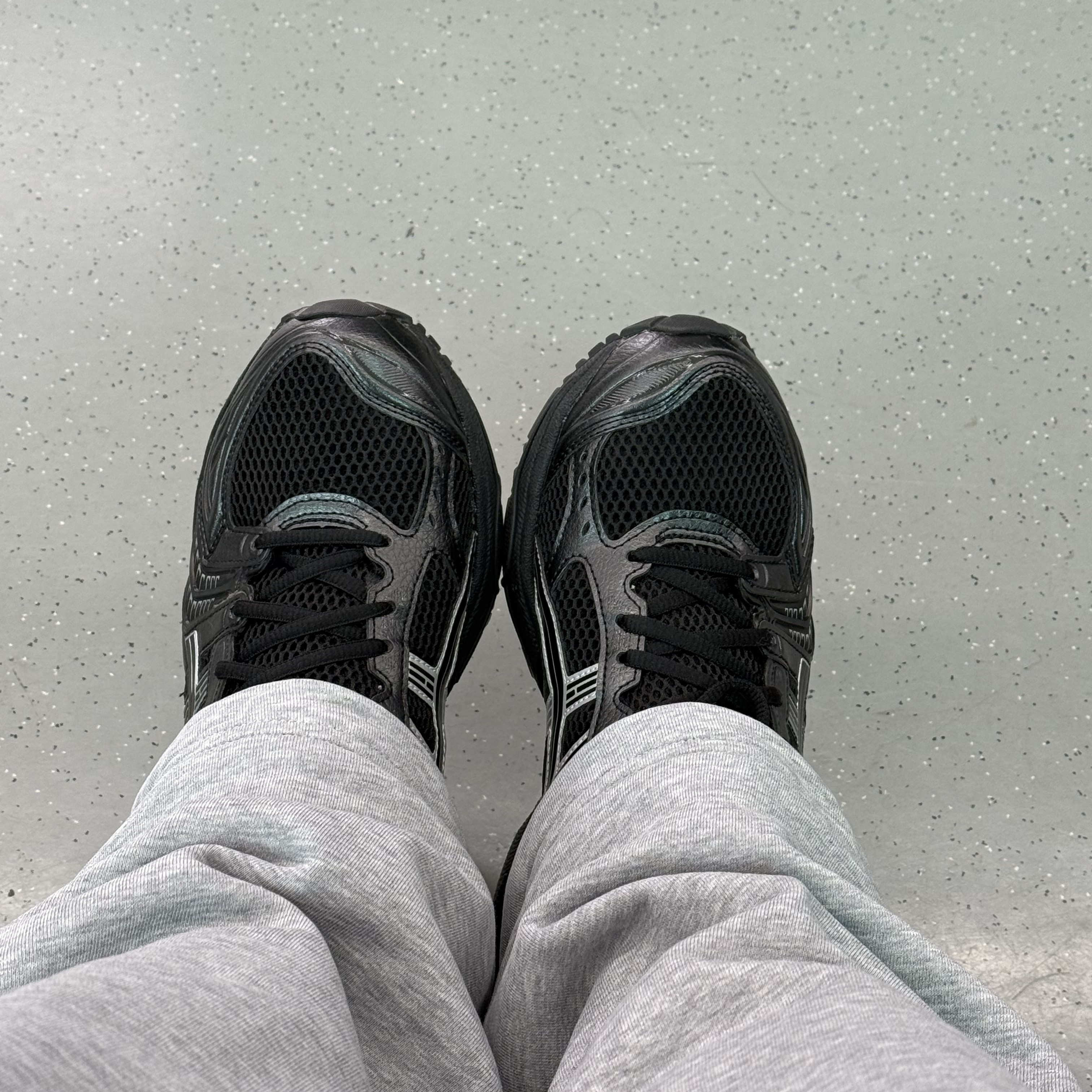 Asics Gel-Kayano 14 Black Pure Silver 착용 스타일