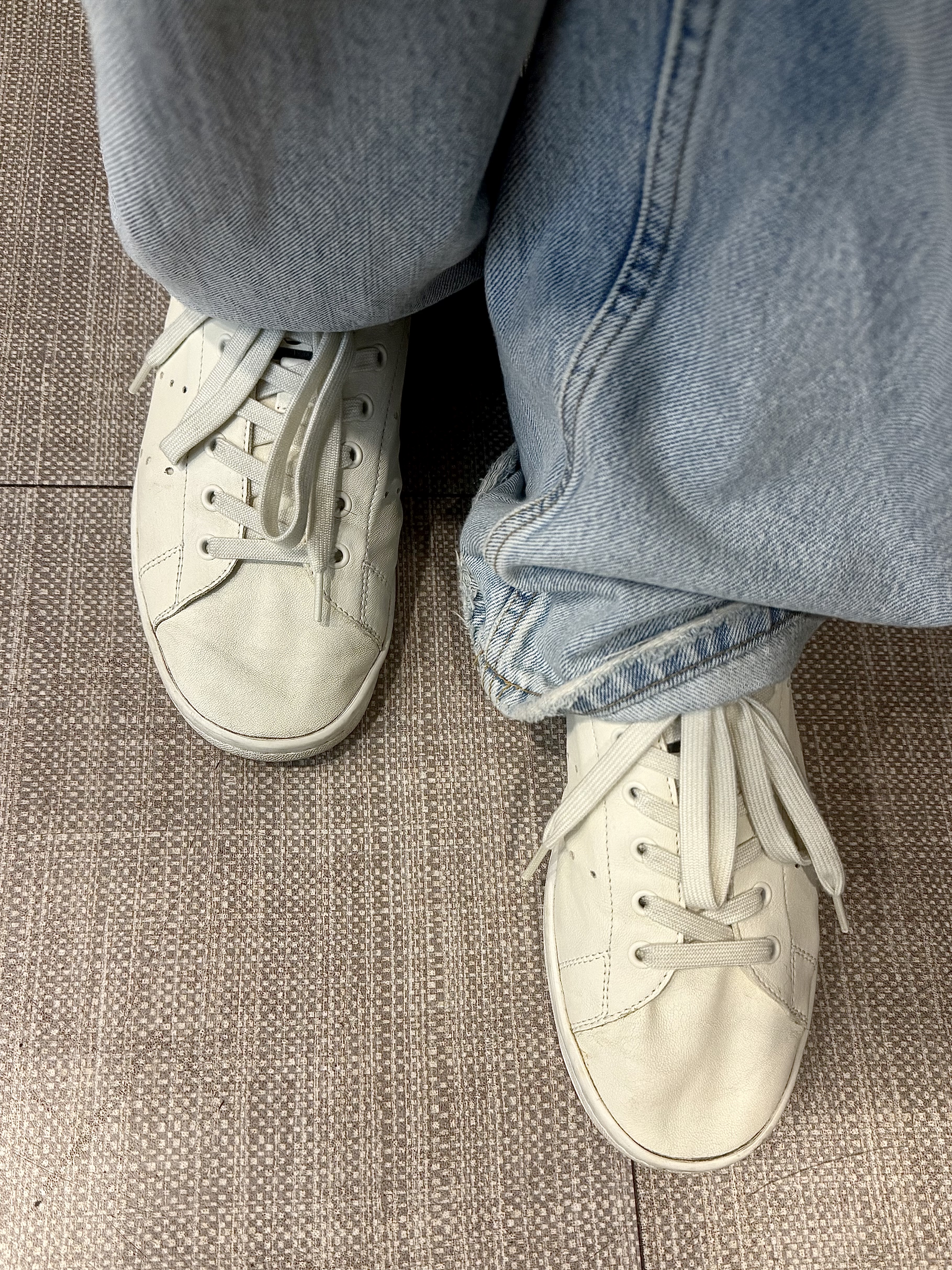 Balenciaga x Adidas Stan Smith Off White 착용 스타일 - 2