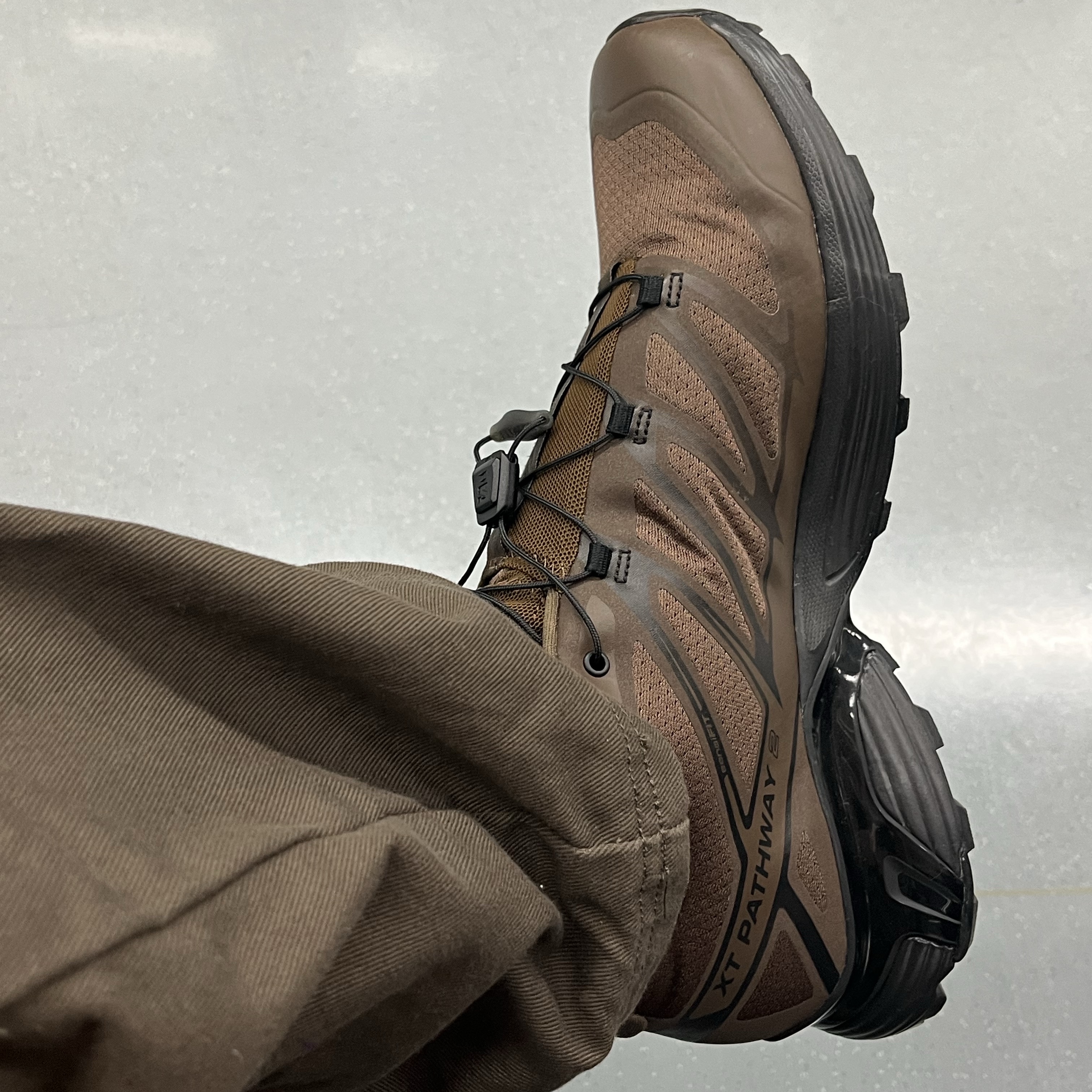 Salomon XT-Pathway 2 Dark Earth Black 착용 스타일