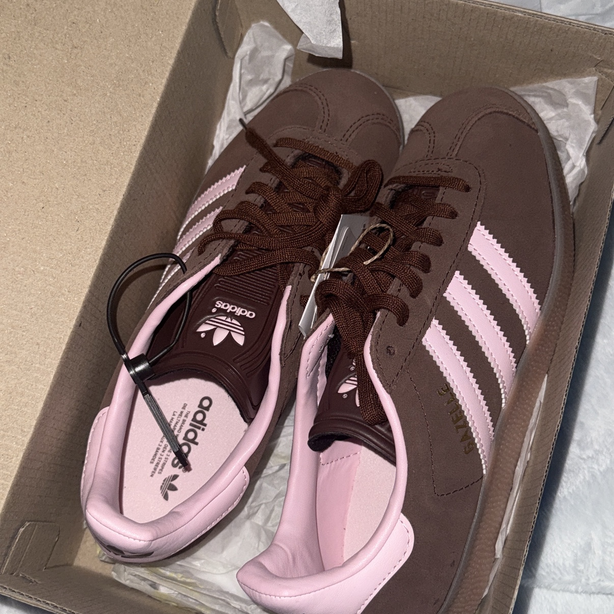 Adidas Gazelle Auburn Clear Pink 착용 스타일 - 2