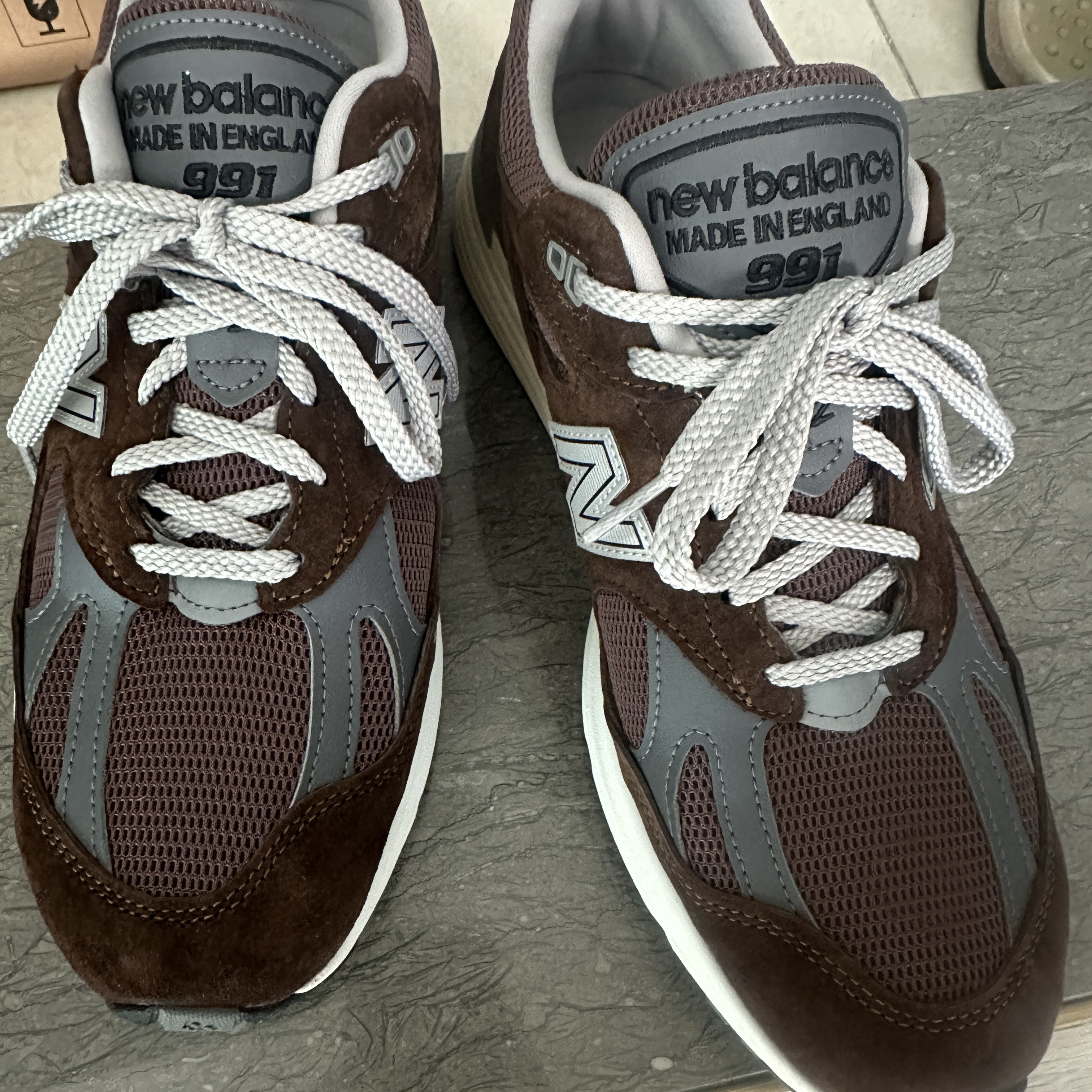 New Balance 991v2 Made in UK Pinecone 착용 스타일 - 1
