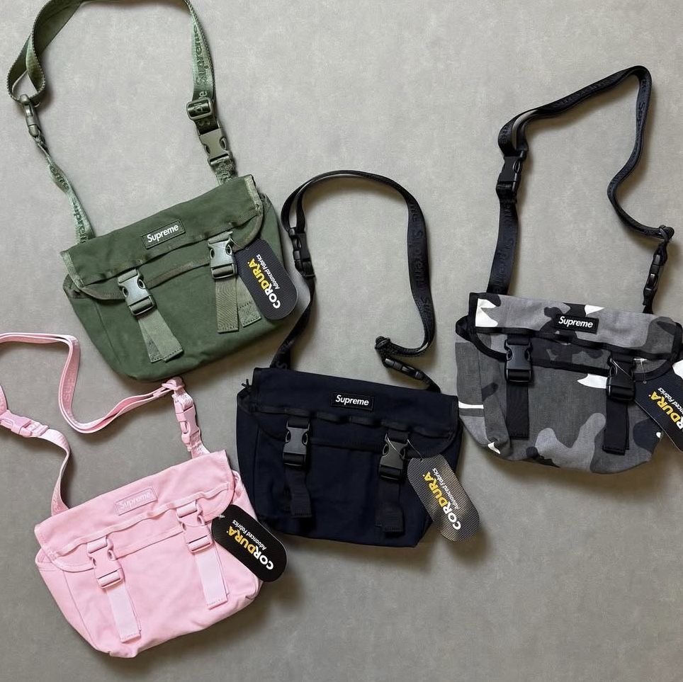Supreme Mini Messenger Bag Black - 25SS 착용 스타일 - 2