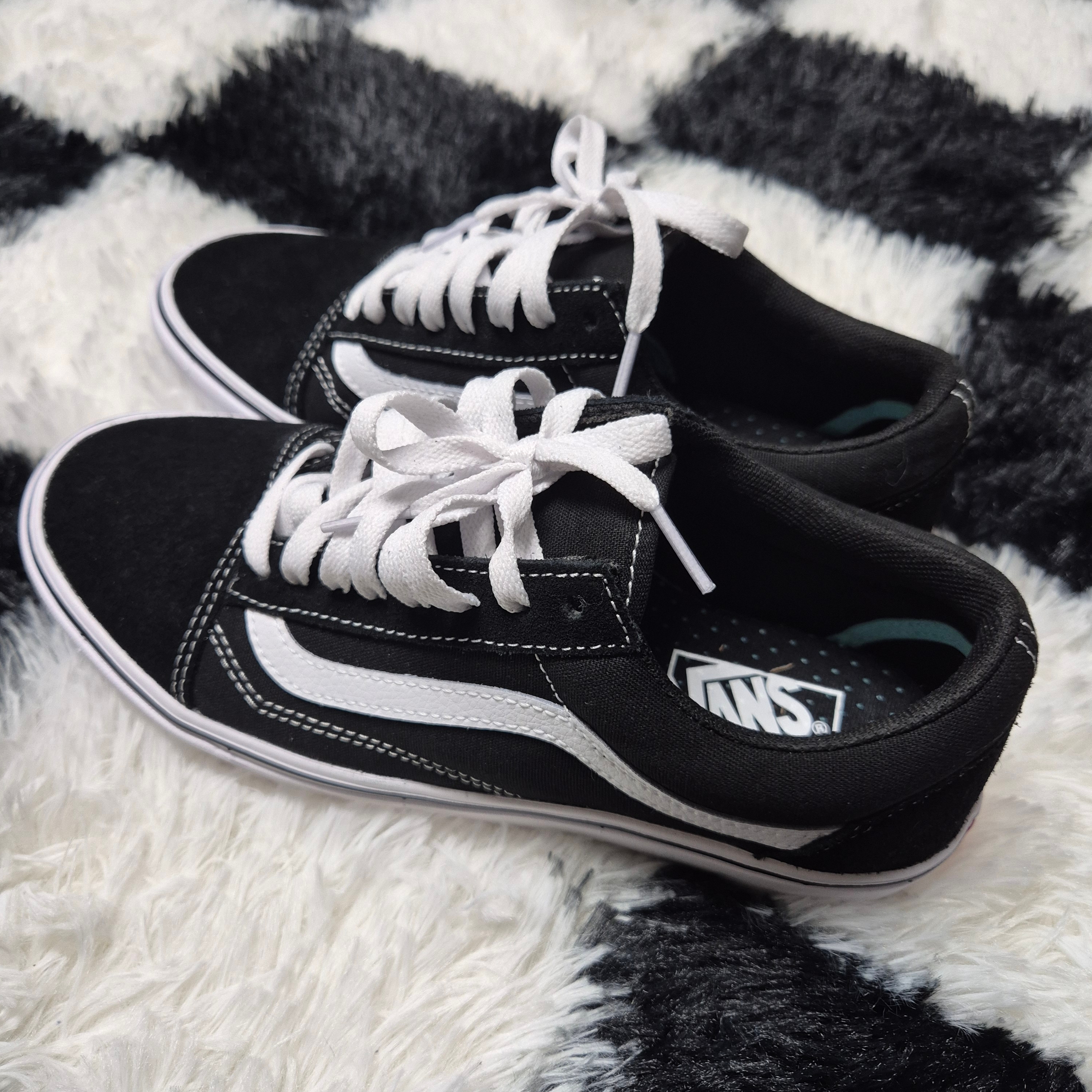 Vans ComfyCush Old Skool Black True white 착용 스타일