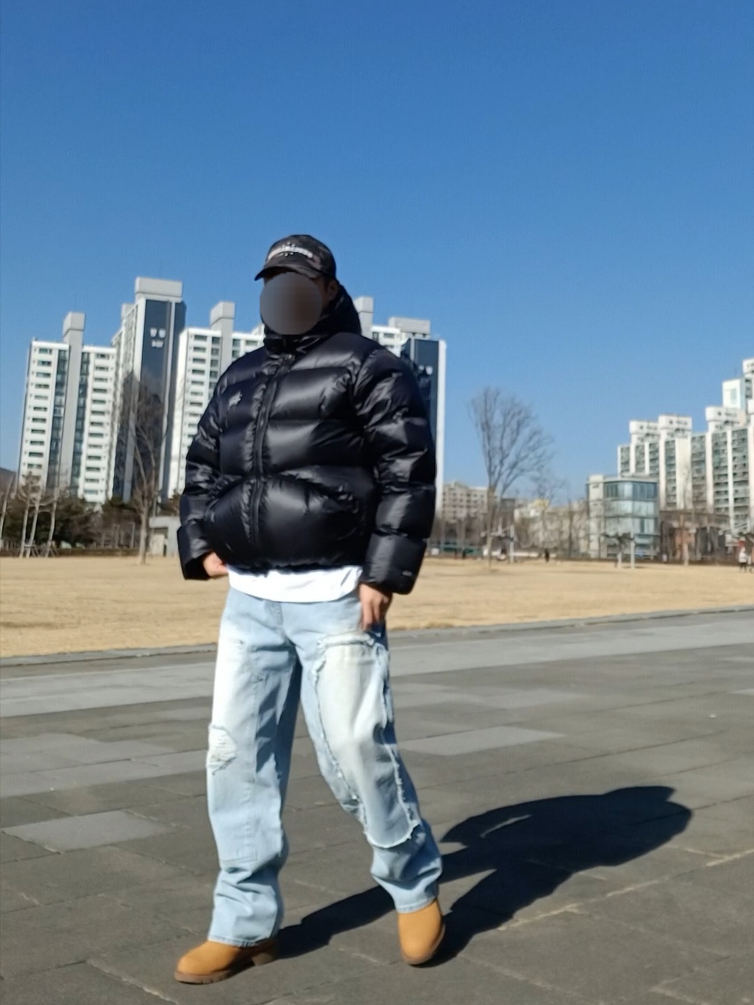 Suade Damaged Double Knee Pants Light Blue, Stussy Down Parka Micro Ripstop Phantom Black 착용 스타일 - 1