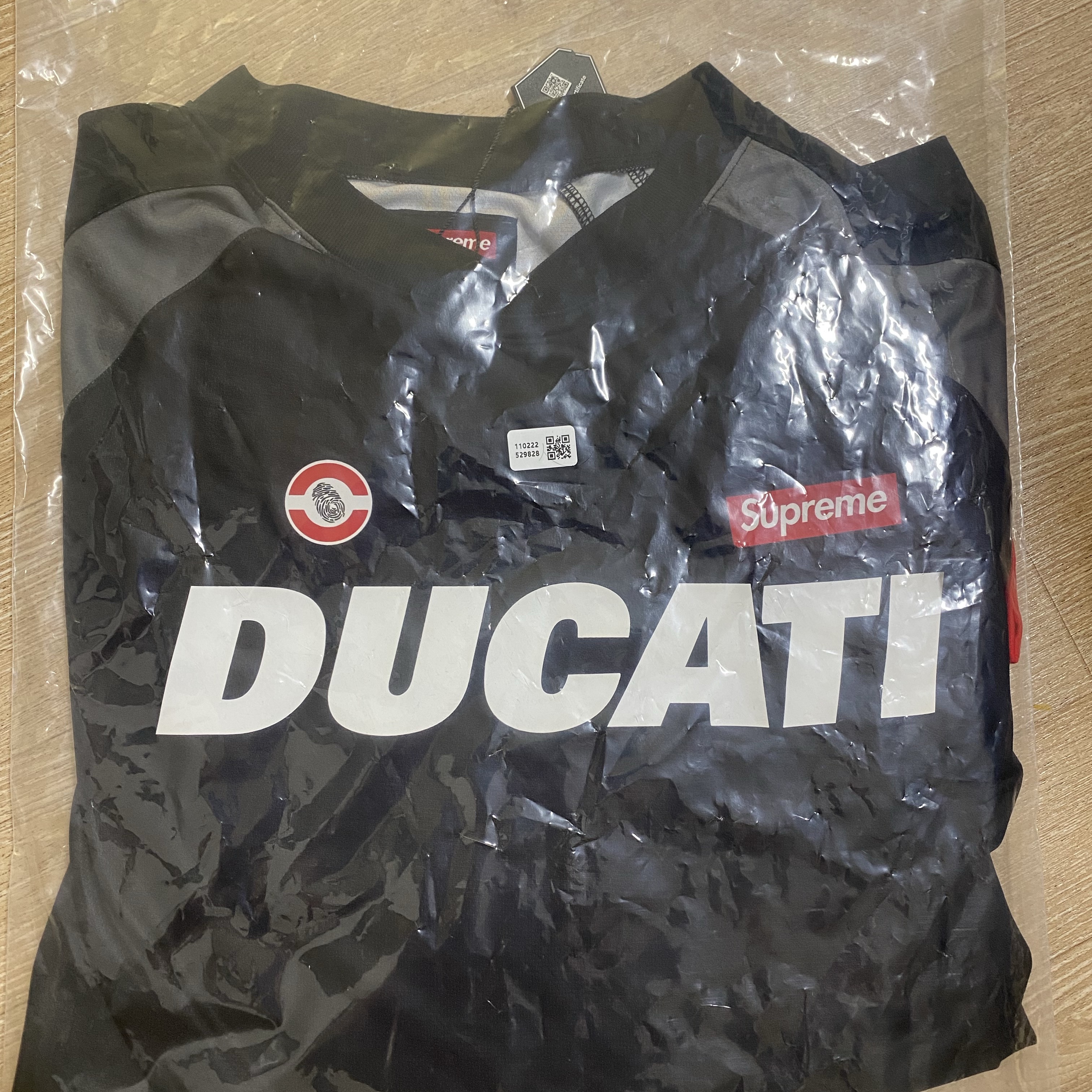 Supreme x Ducati Soccer Jersey Black - 24SS 착용 스타일