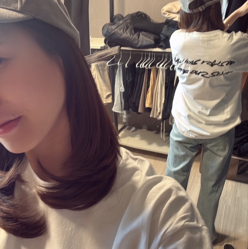 Supreme Futura Box Logo T-Shirt White - 24SS 착용 스타일 - 1