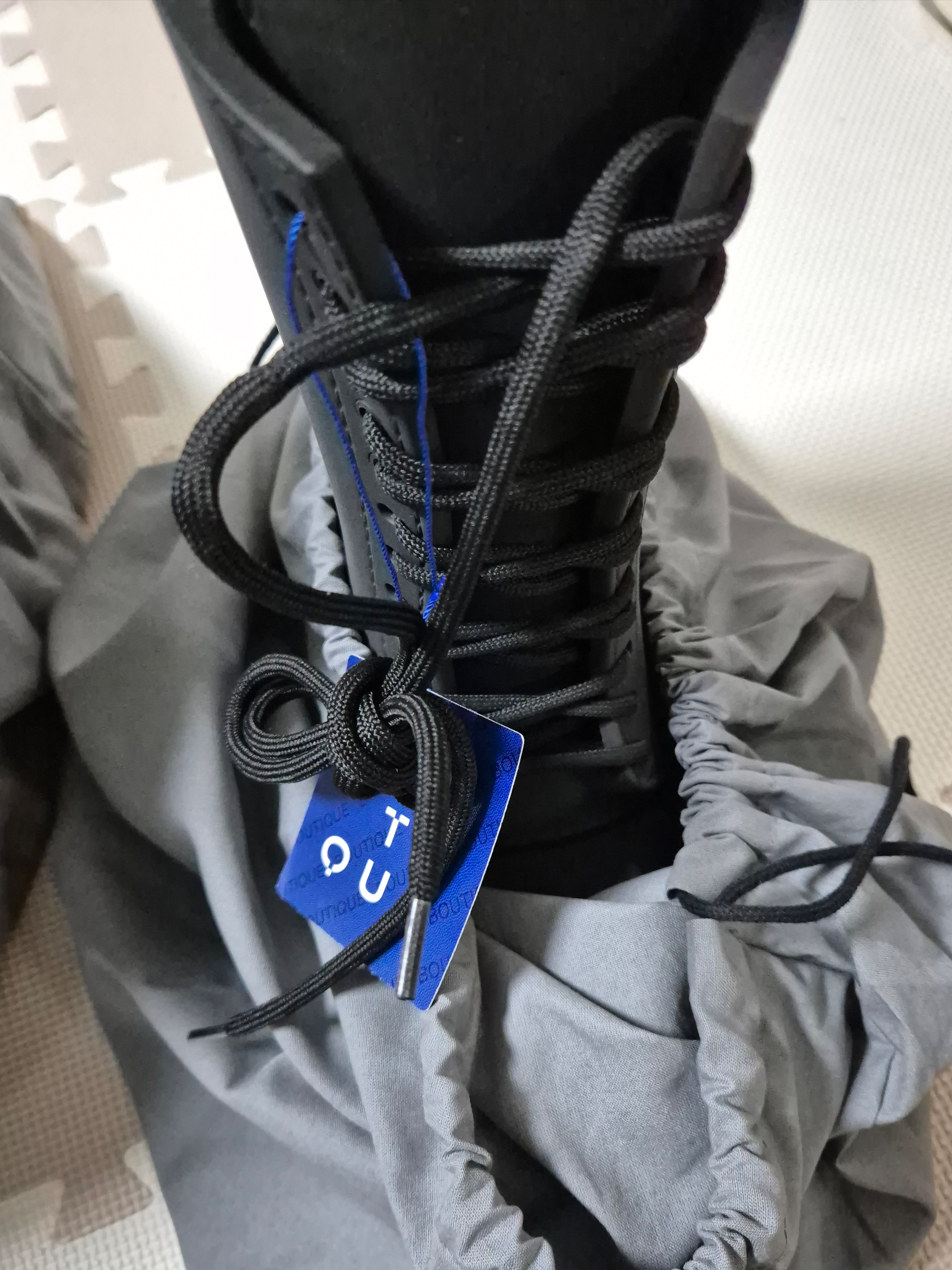 Balenciaga XL Army Boots Full Eva Black 착용 스타일 - 1