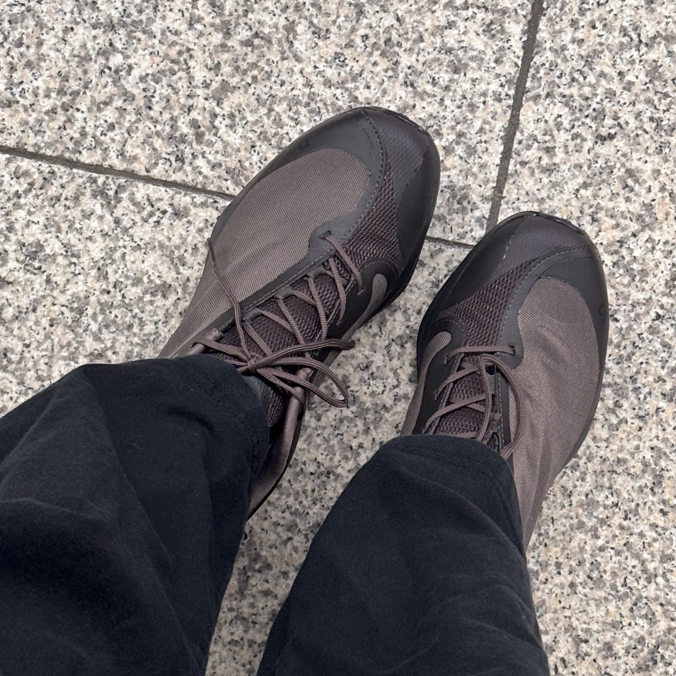 (W) On Running x Post Archive Faction (Paf) Cloudventure Peak Cacao Espresso 착용 스타일