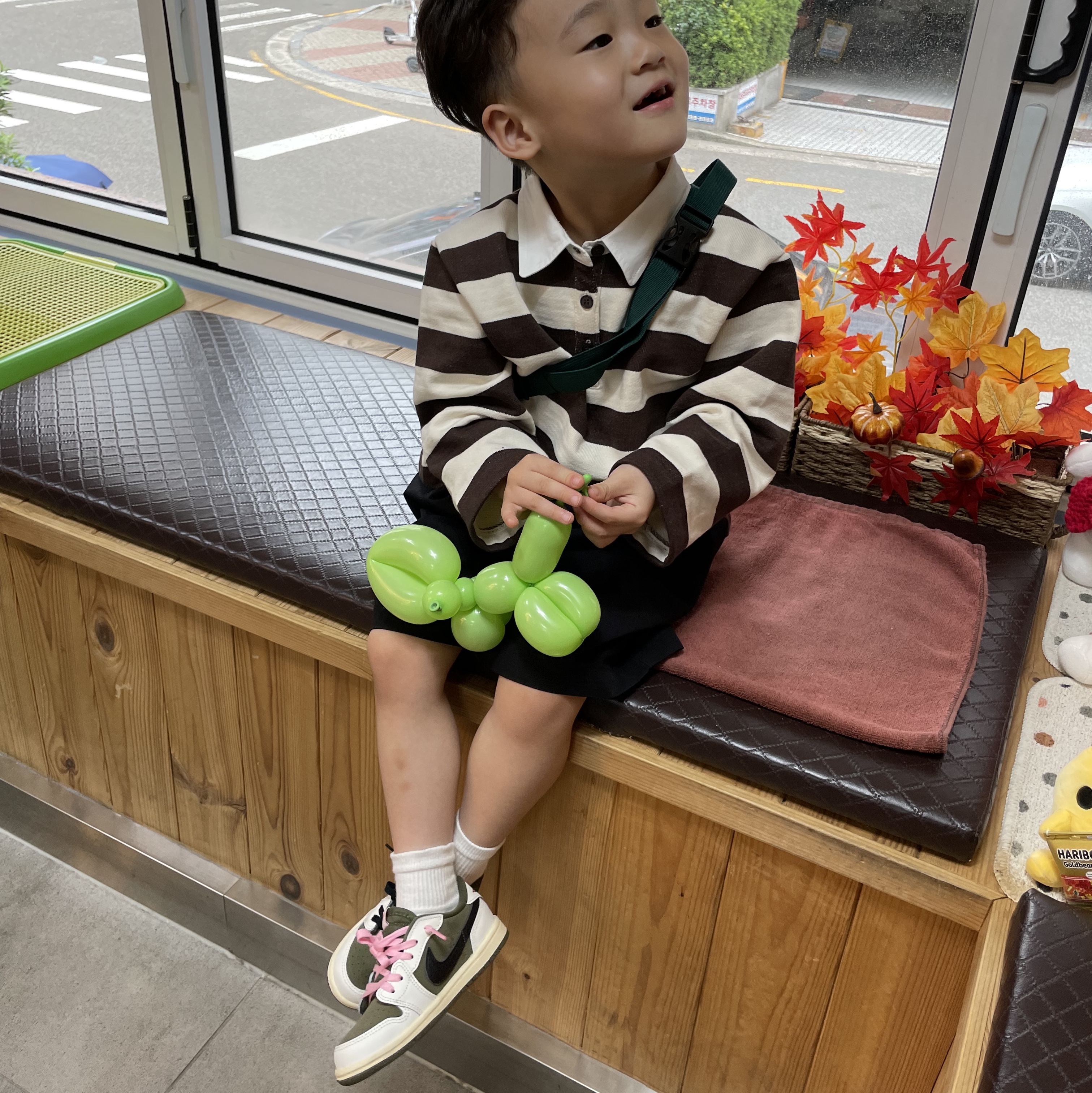 (TD) Jordan x Travis Scott Jumpman Jack TR Sail and Dark Mocha, Maison Mihara Yasuhiro Baker OG Sole Canvas Low Cut Sneakers Black 착용 스타일 - 2