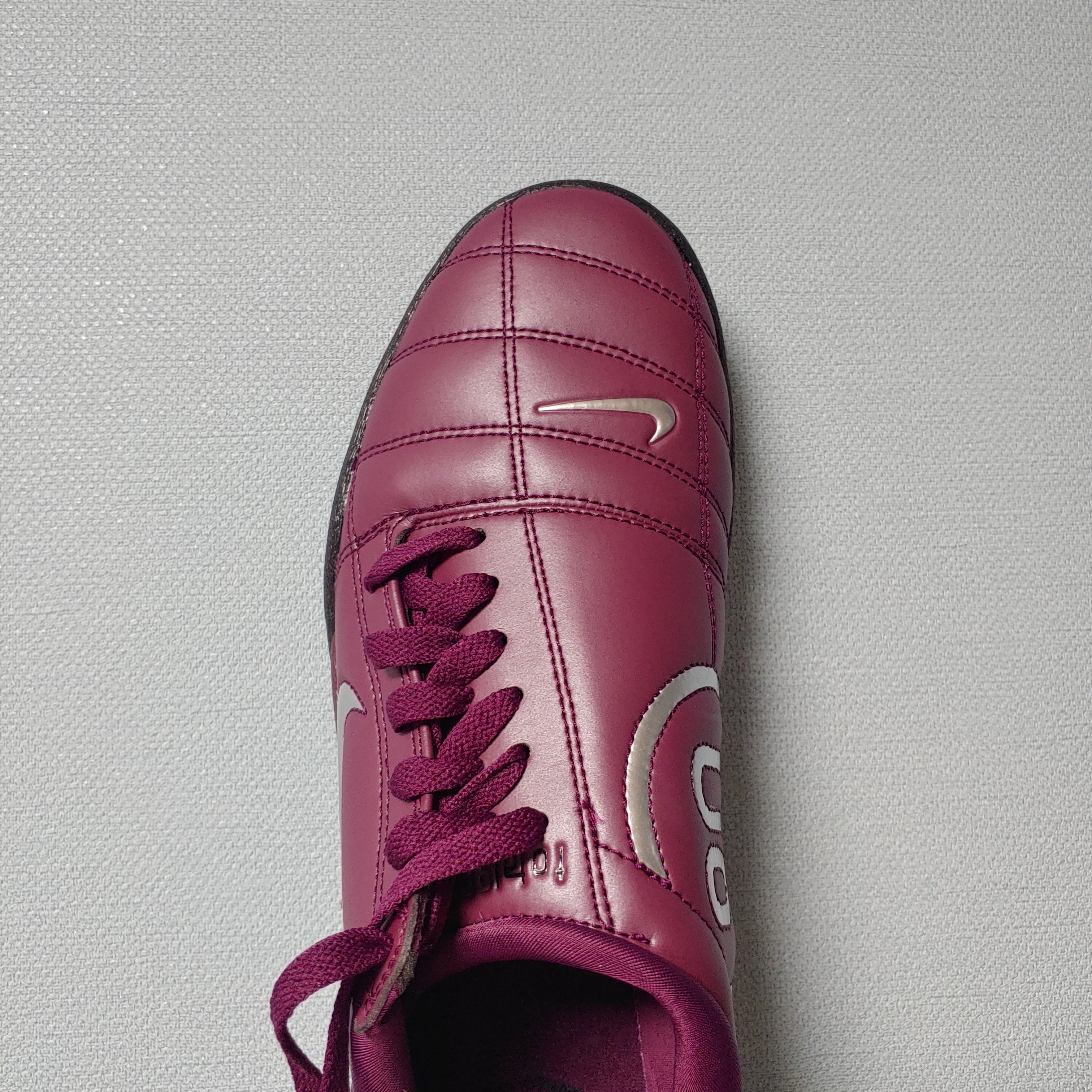 Nike Total 90 III SP Bordeaux and Metallic Silver 착용 스타일 - 4