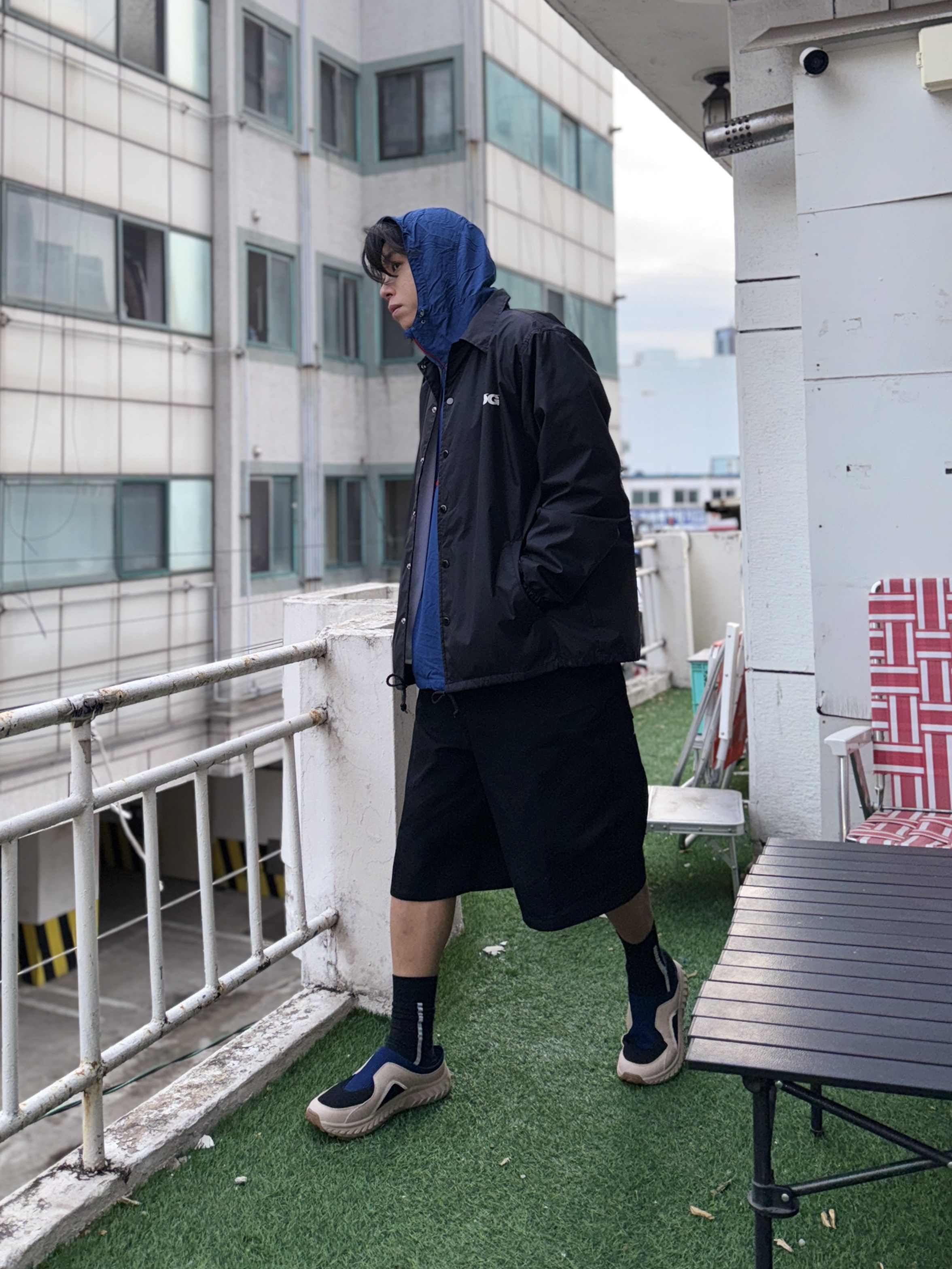 CDG 코치 자켓5 블랙, CDG 백팩 블랙 착용 스타일 - 2