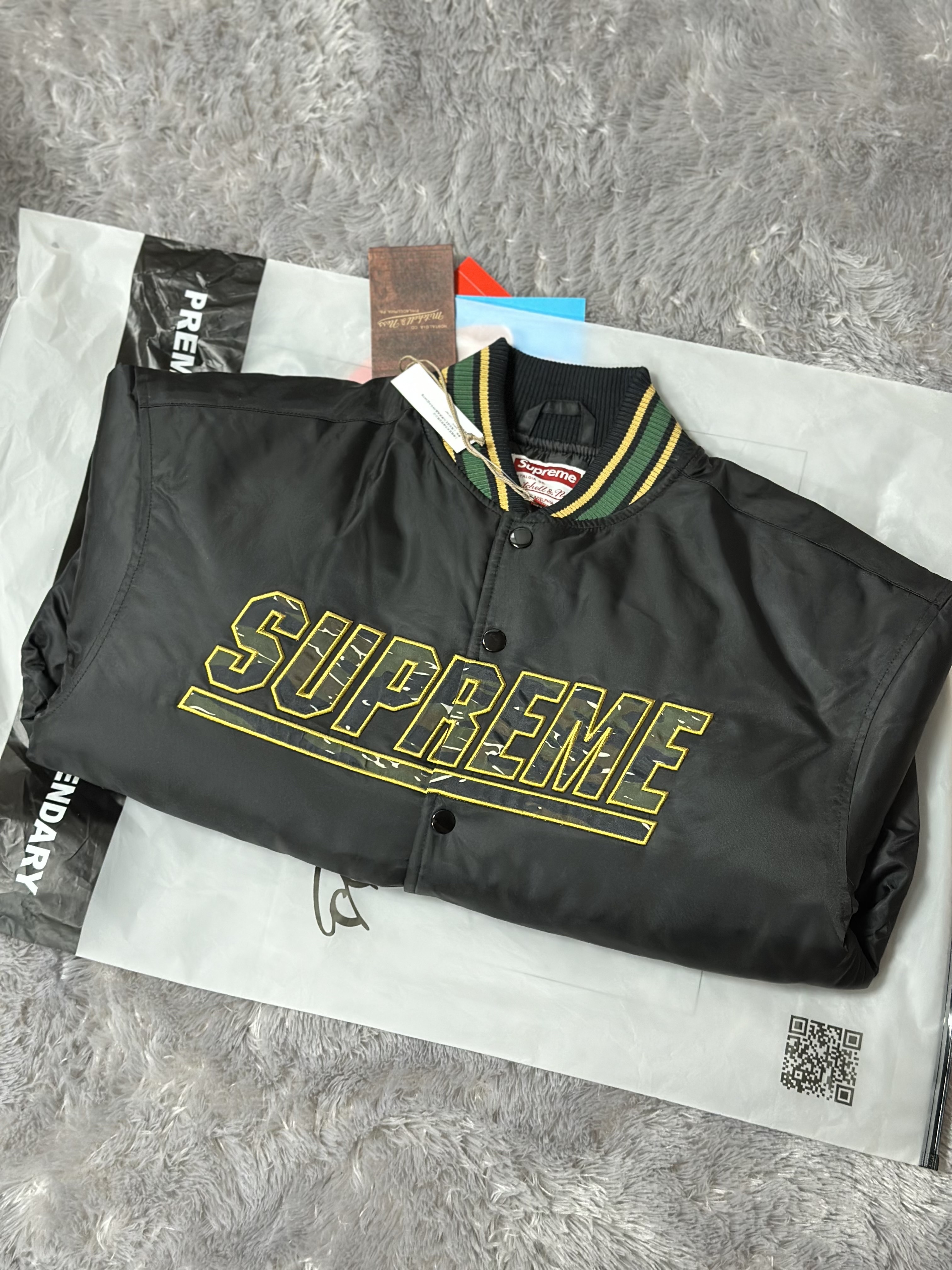 Supreme Mitchell & Ness Camo Logo Varsity Jacket Black - 25SS 착용 스타일 - 2