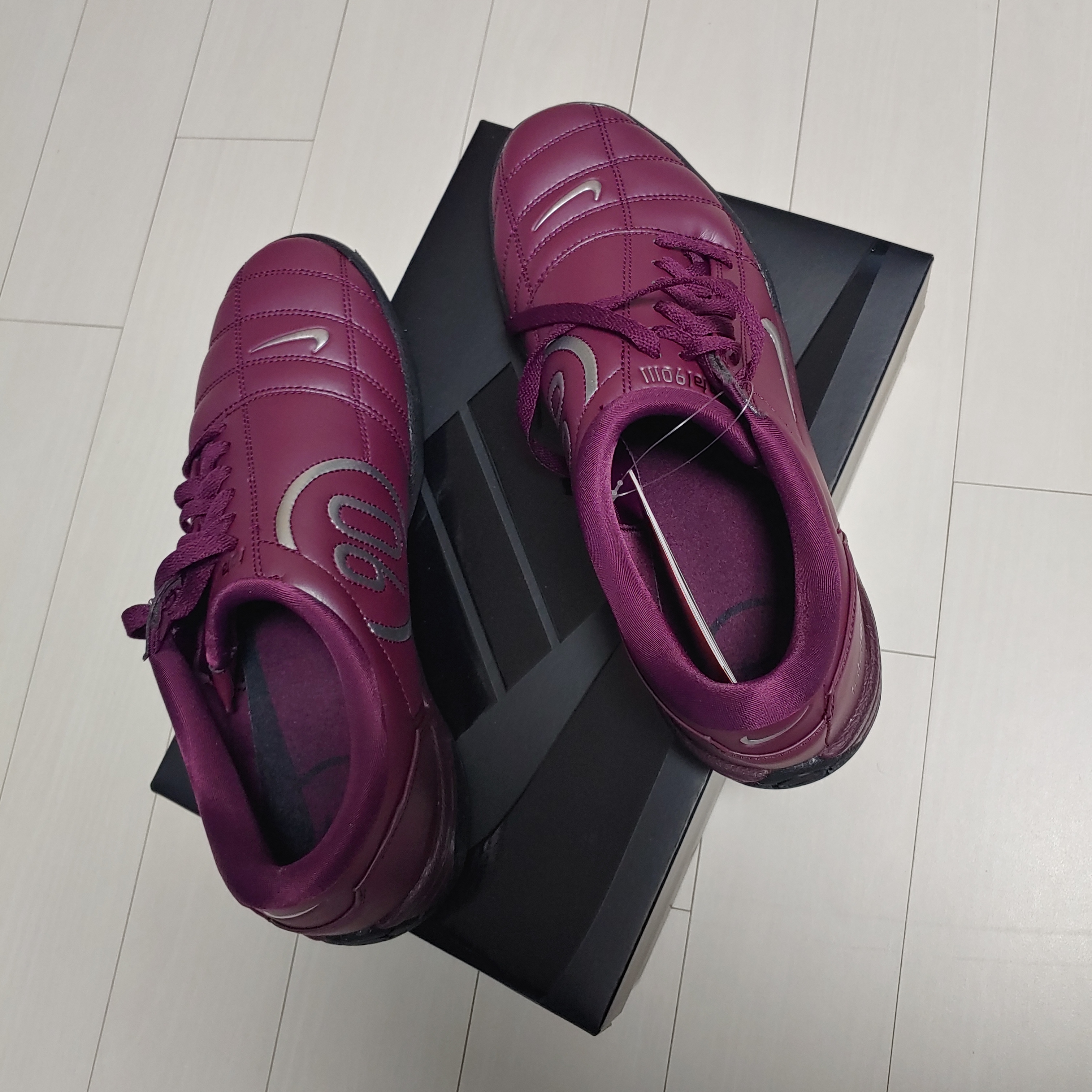 Nike Total 90 III SP Bordeaux and Metallic Silver 착용 스타일 - 1