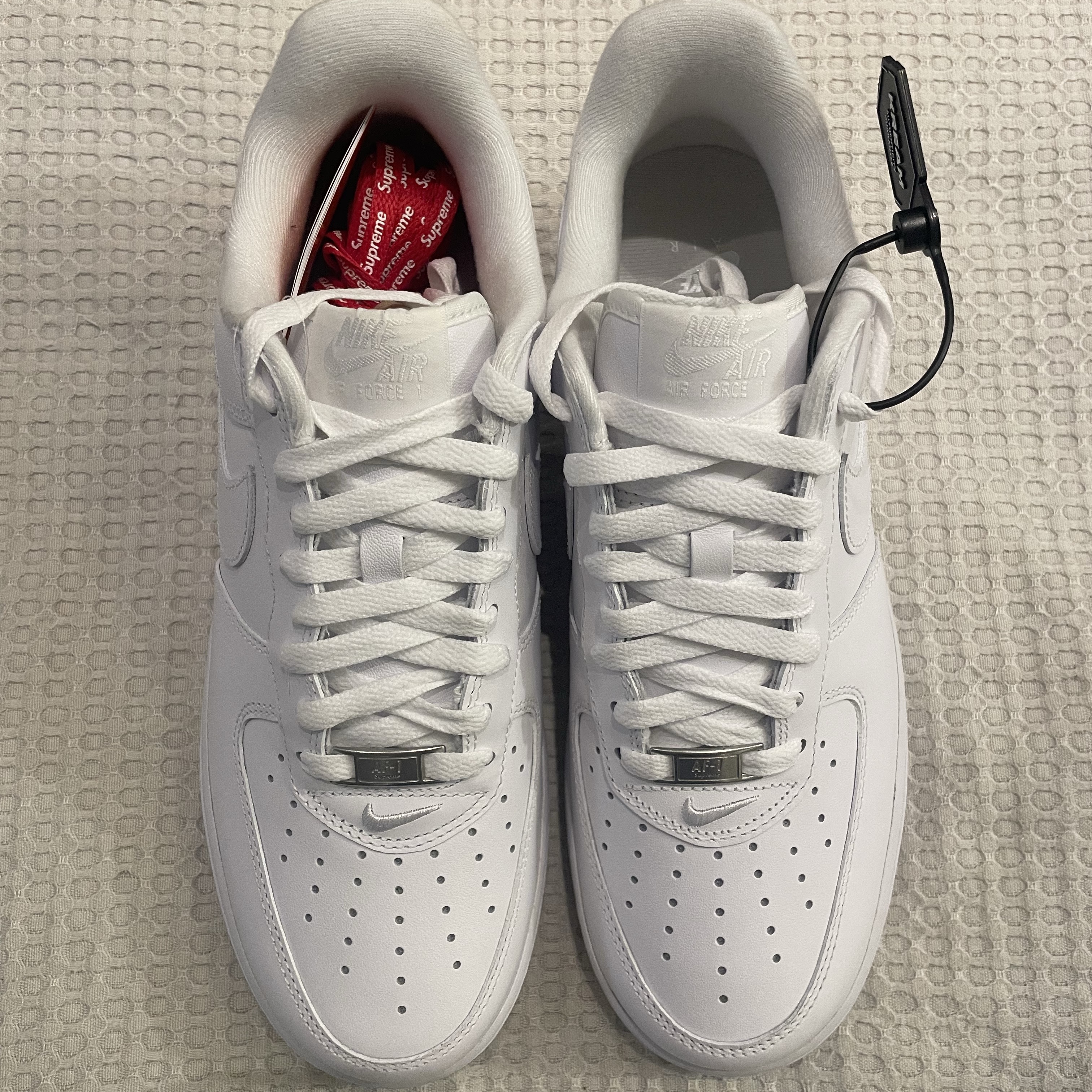Nike x Supreme Air Force 1 Low White 착용 스타일 - 2