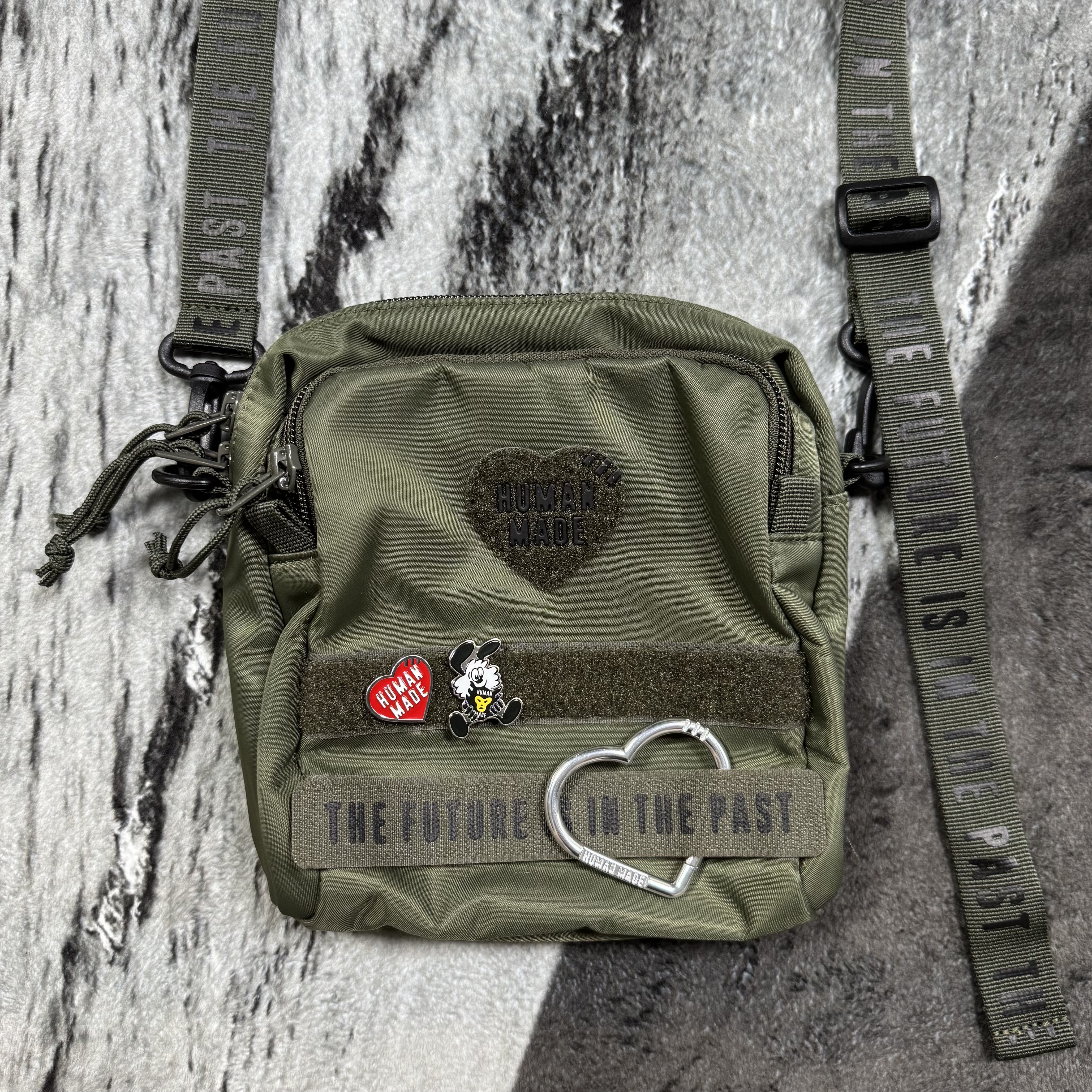 Human Made Military Pouch Large Olive Drab, Human Made Heart Carabiner Silver 착용 스타일