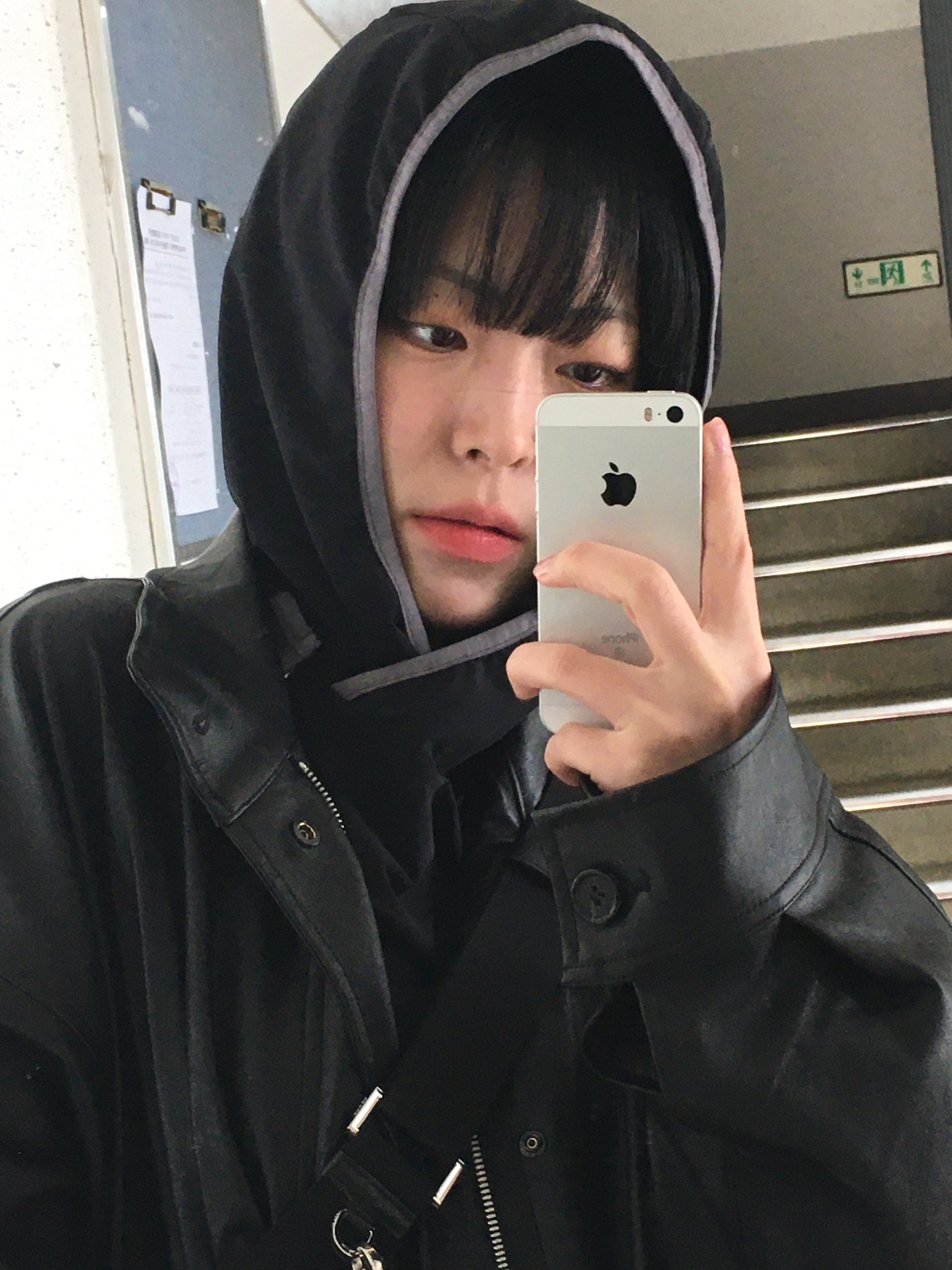 OJOS Paneled Crop Shell Jacket Warm Grey 착용 스타일 - 2