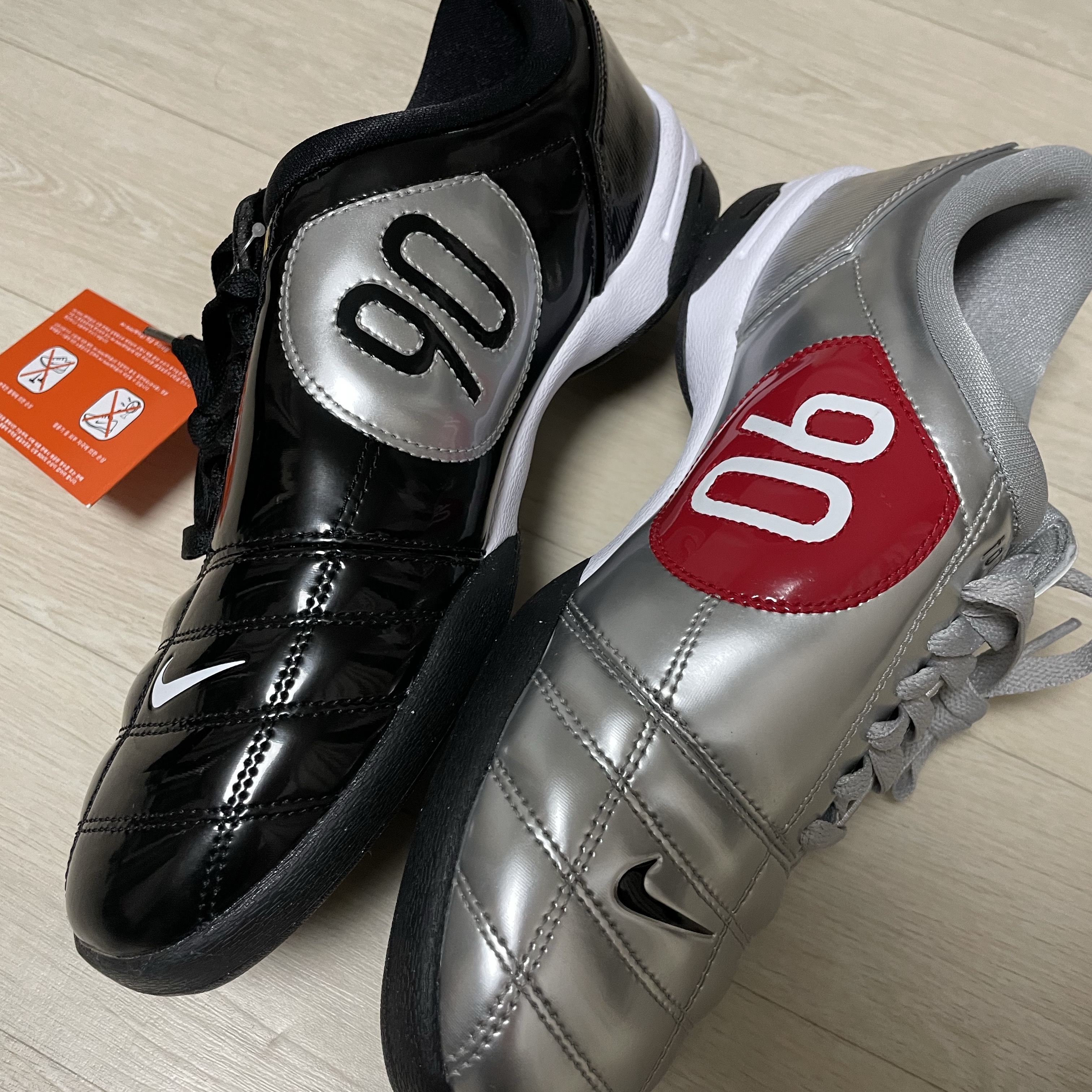 Nike Total 90 III SP Metallic Silver and Black, Nike Total 90 III SP Black and White 착용 스타일