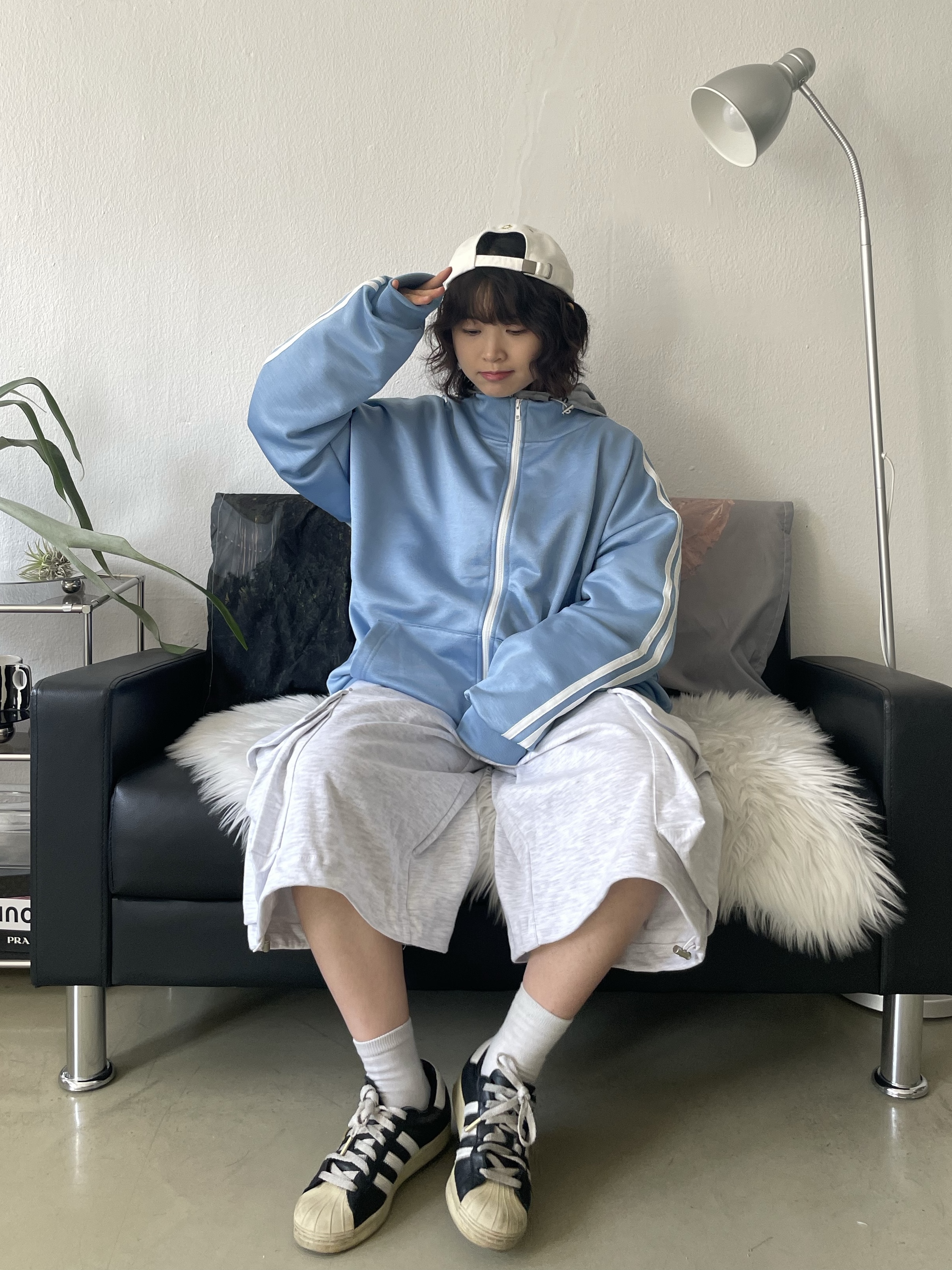 Adidas Spezial Handball Light Blue, Hello Sunrise  Two Tone Washed OG Logo 6panel Cap Off White & Black 착용 스타일 - 1