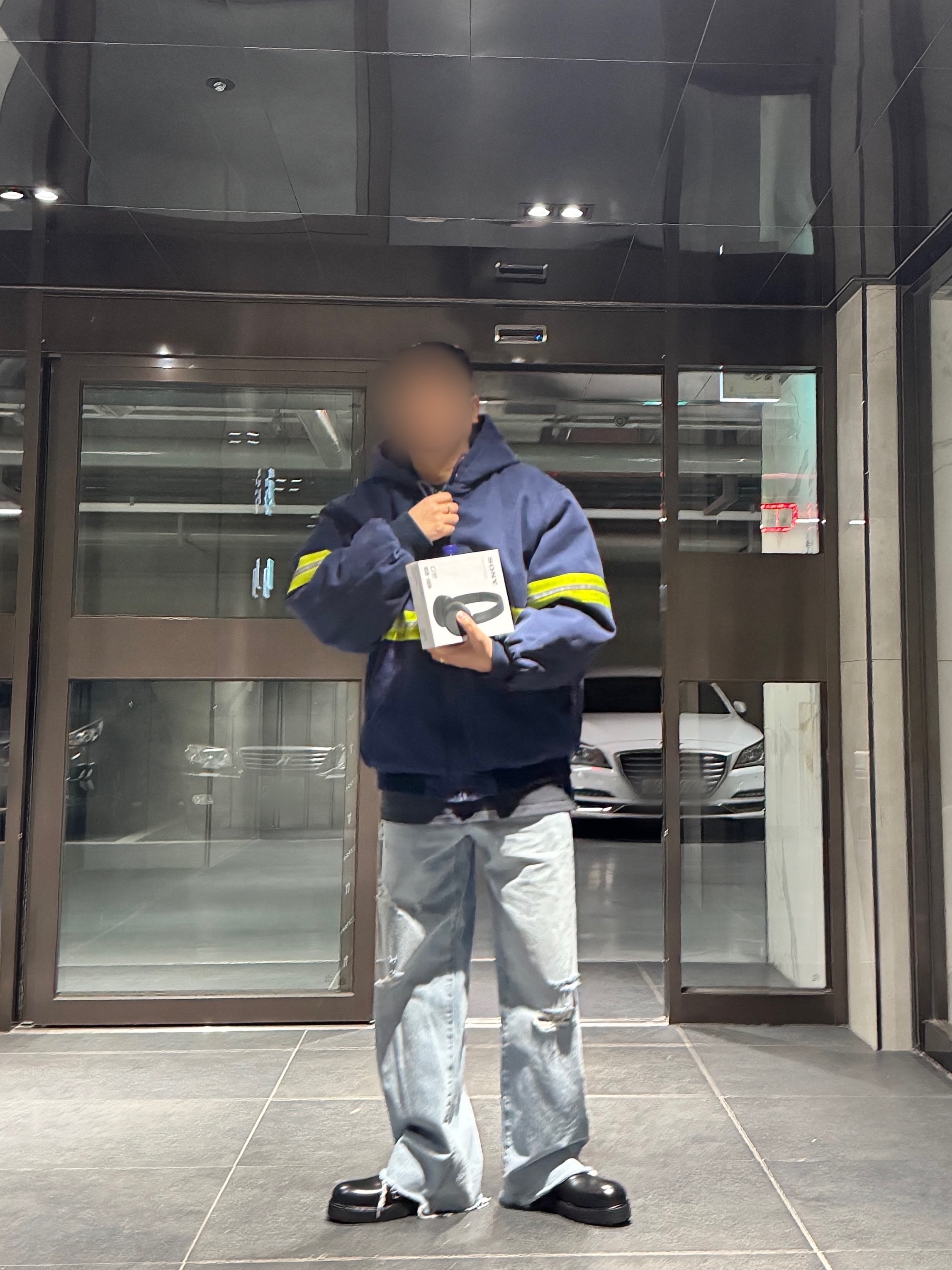 Levi's x Erl Stay Loose Jeans Indigo, Sony WH-CH520 Black (Sony Korea Ver.) 착용 스타일
