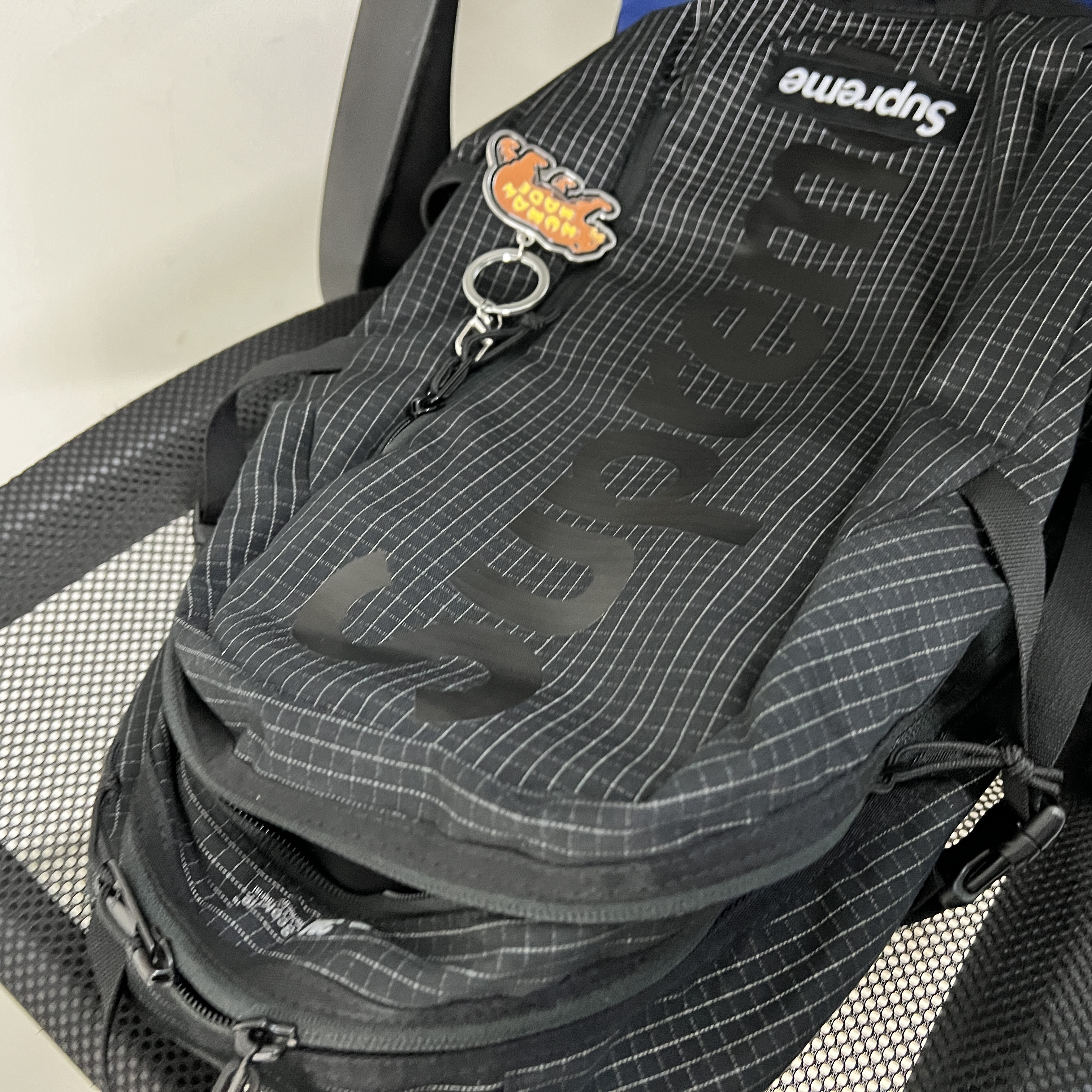Supreme Backpack Black - 24SS 착용 스타일
