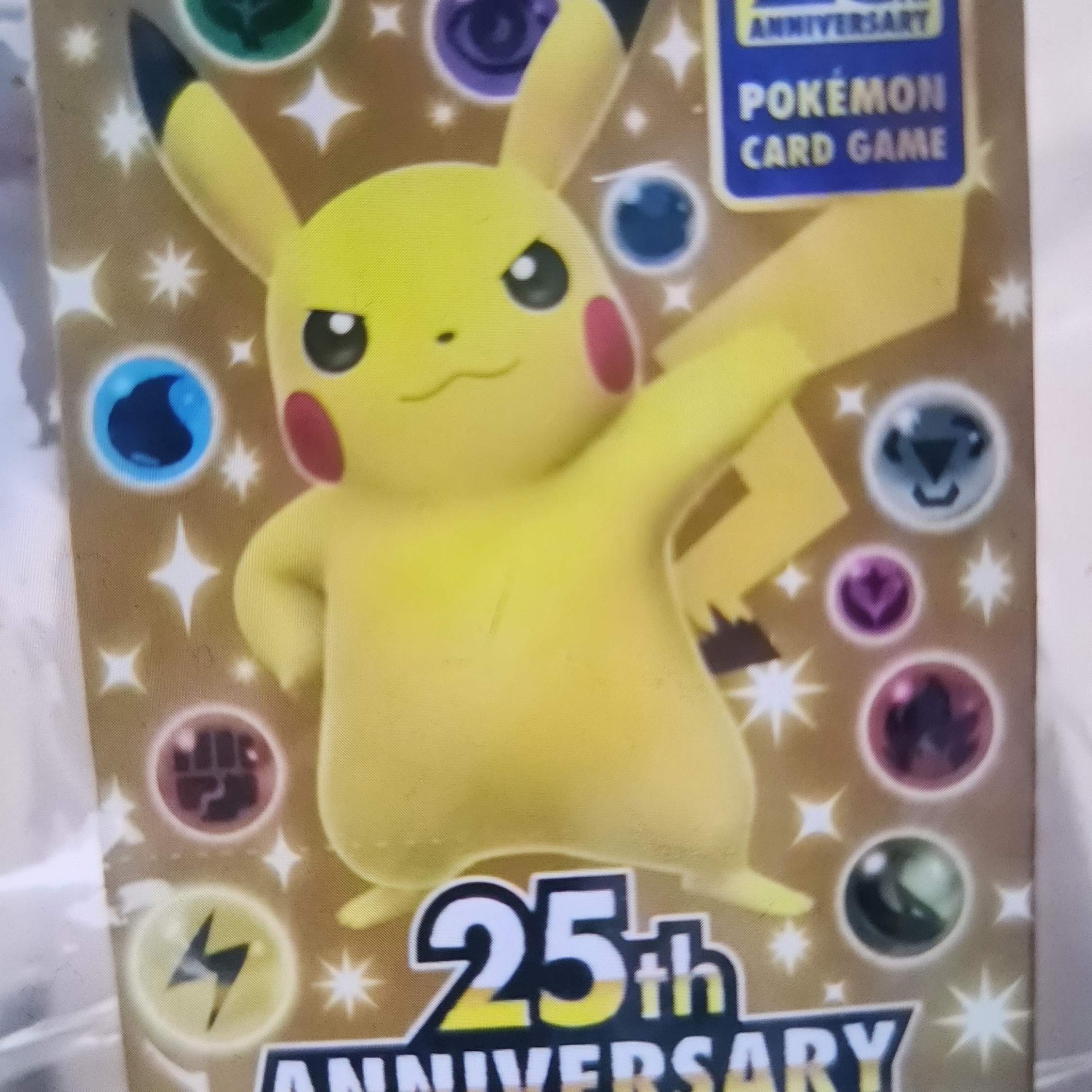 Pokemon TCG Sword & Shield Expansion Pack 25th Anniversary Collection Box (Pack of 16) 착용 스타일